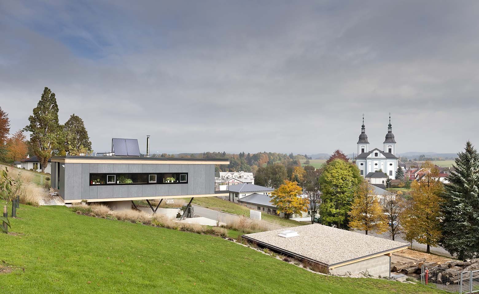 Rodinný dům nad prudkým terénem