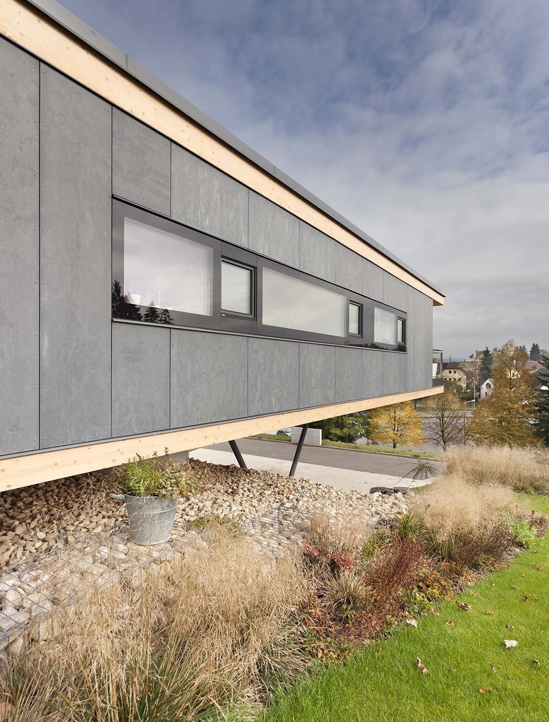 Rodinný dům nad prudkým terénem