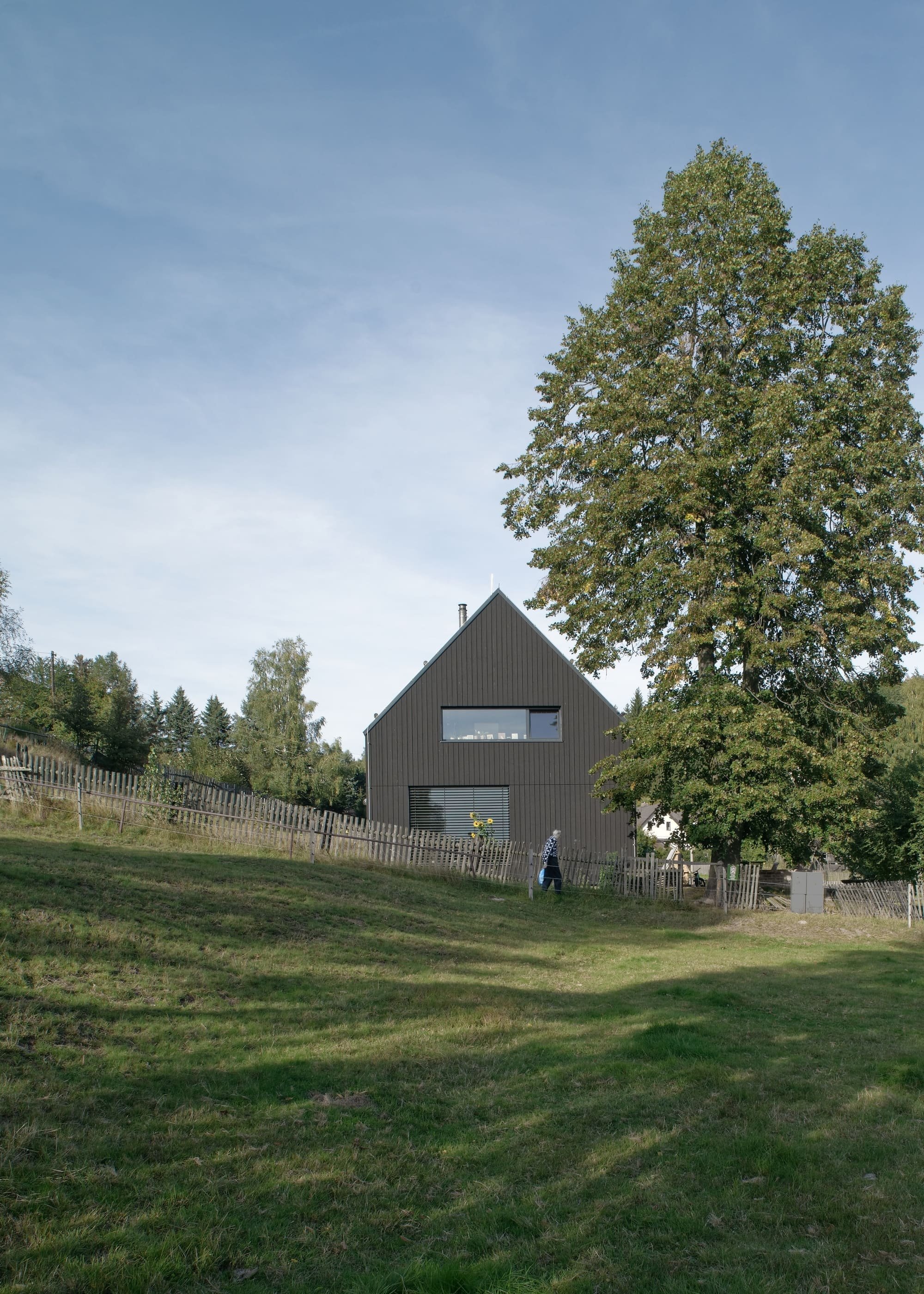 Rodinný dům se starou stodolou a vzrostlou lípou