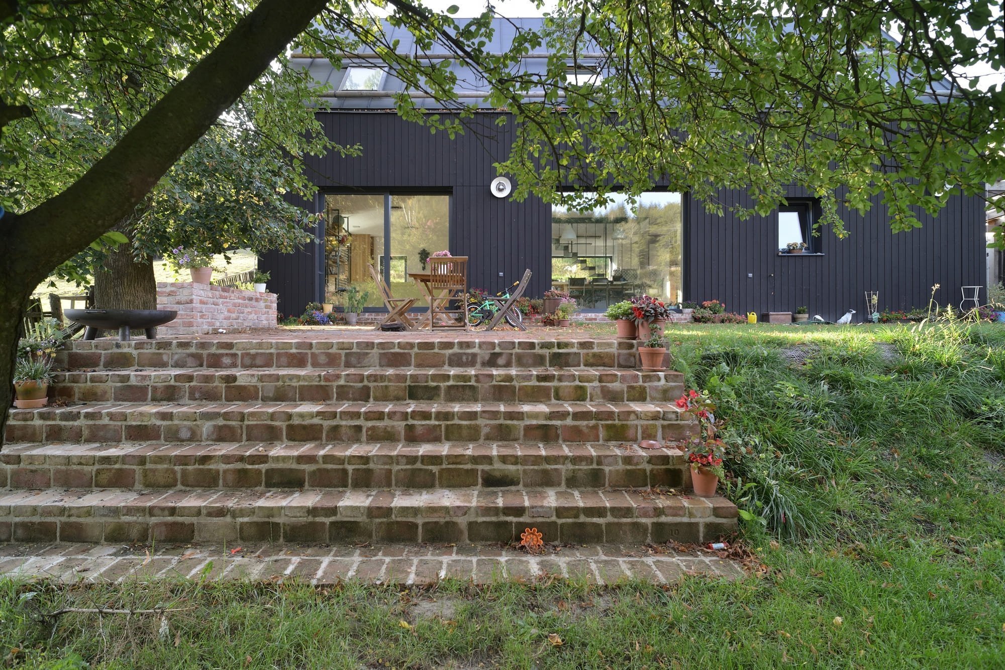 Rodinný dům se starou stodolou a vzrostlou lípou