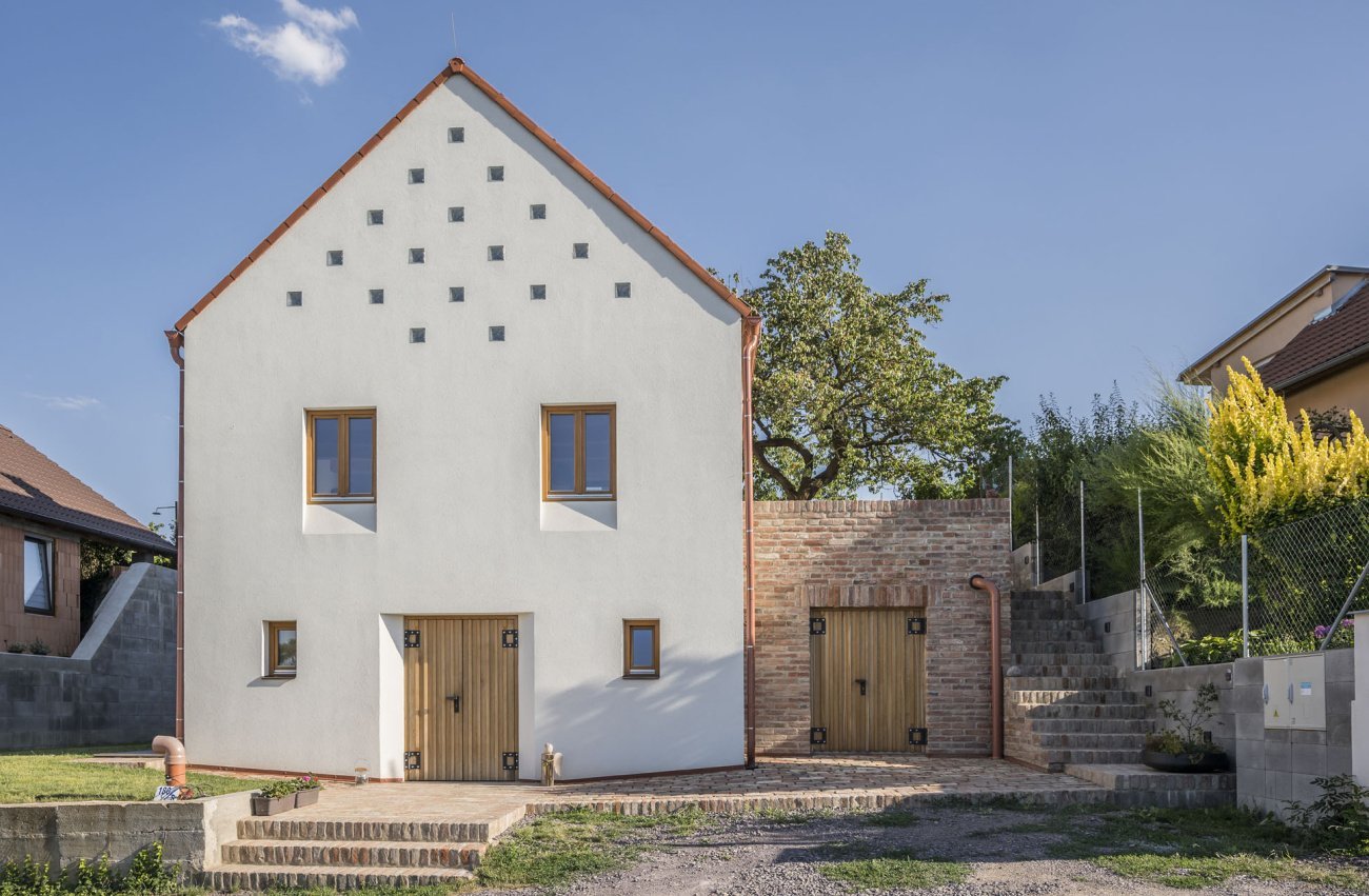 Rodinný dům uprostřed starodávných sklepů