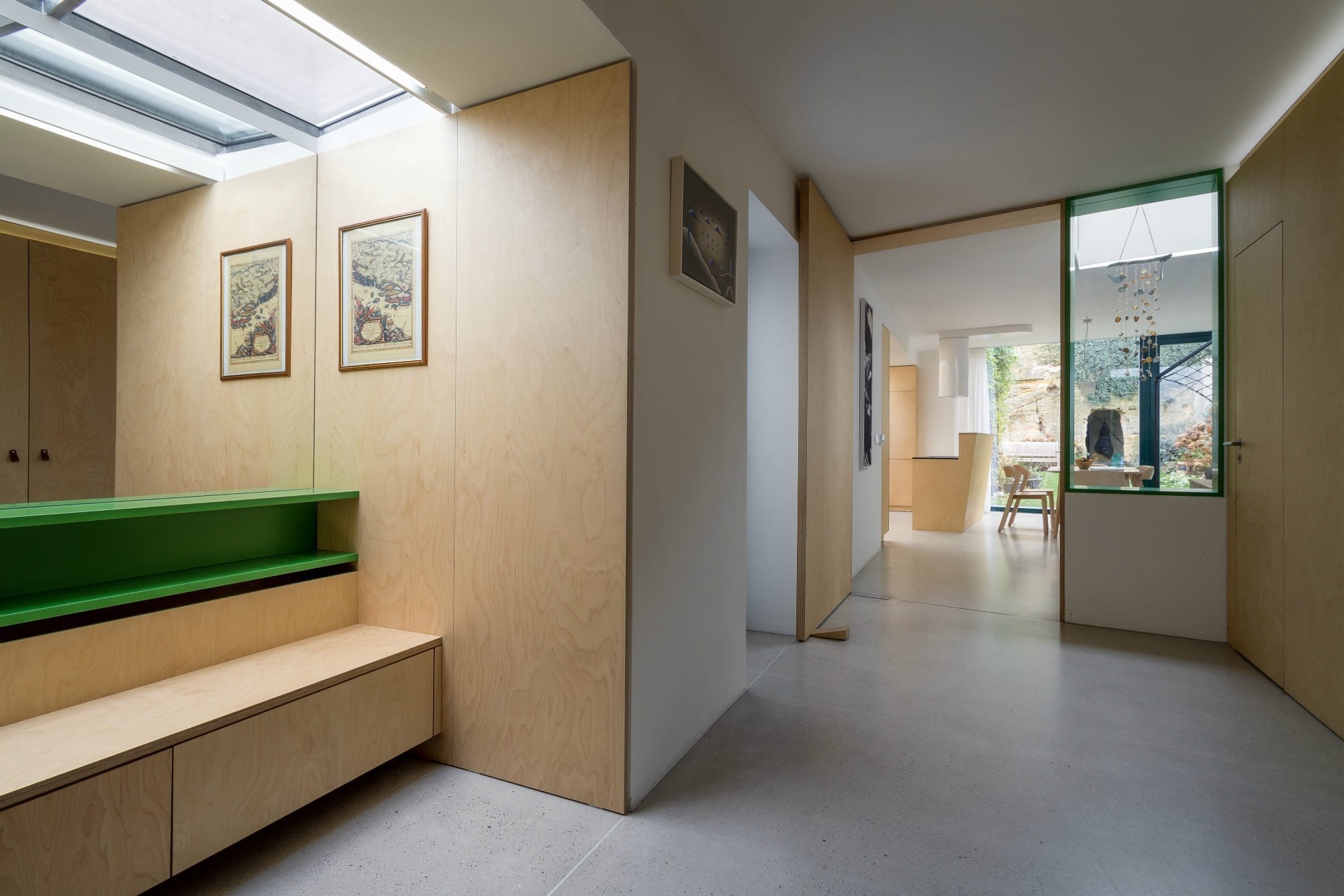 Rodinný dům v divoké zahradě se sklípkem ve skále