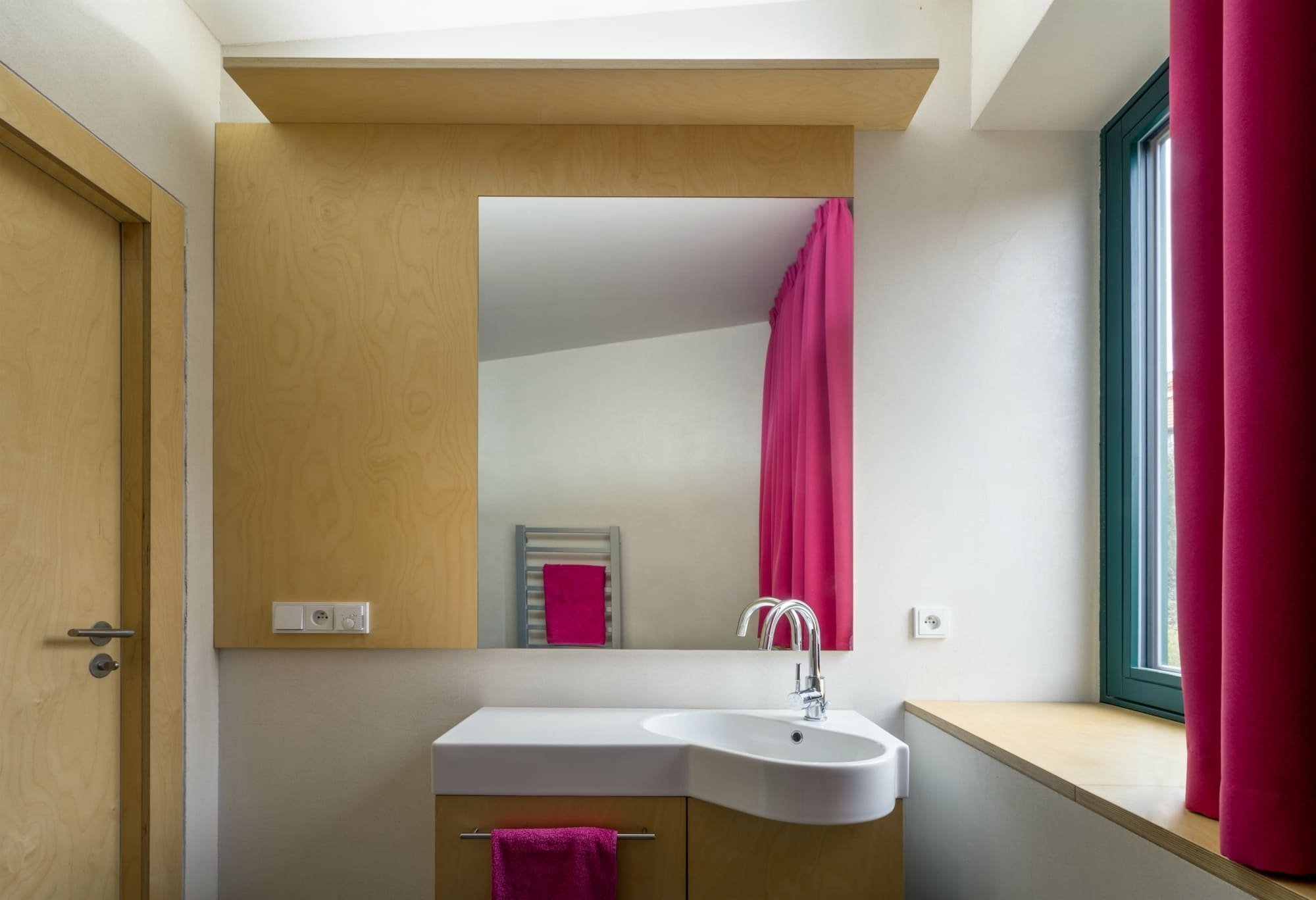 Rodinný dům v divoké zahradě se sklípkem ve skále