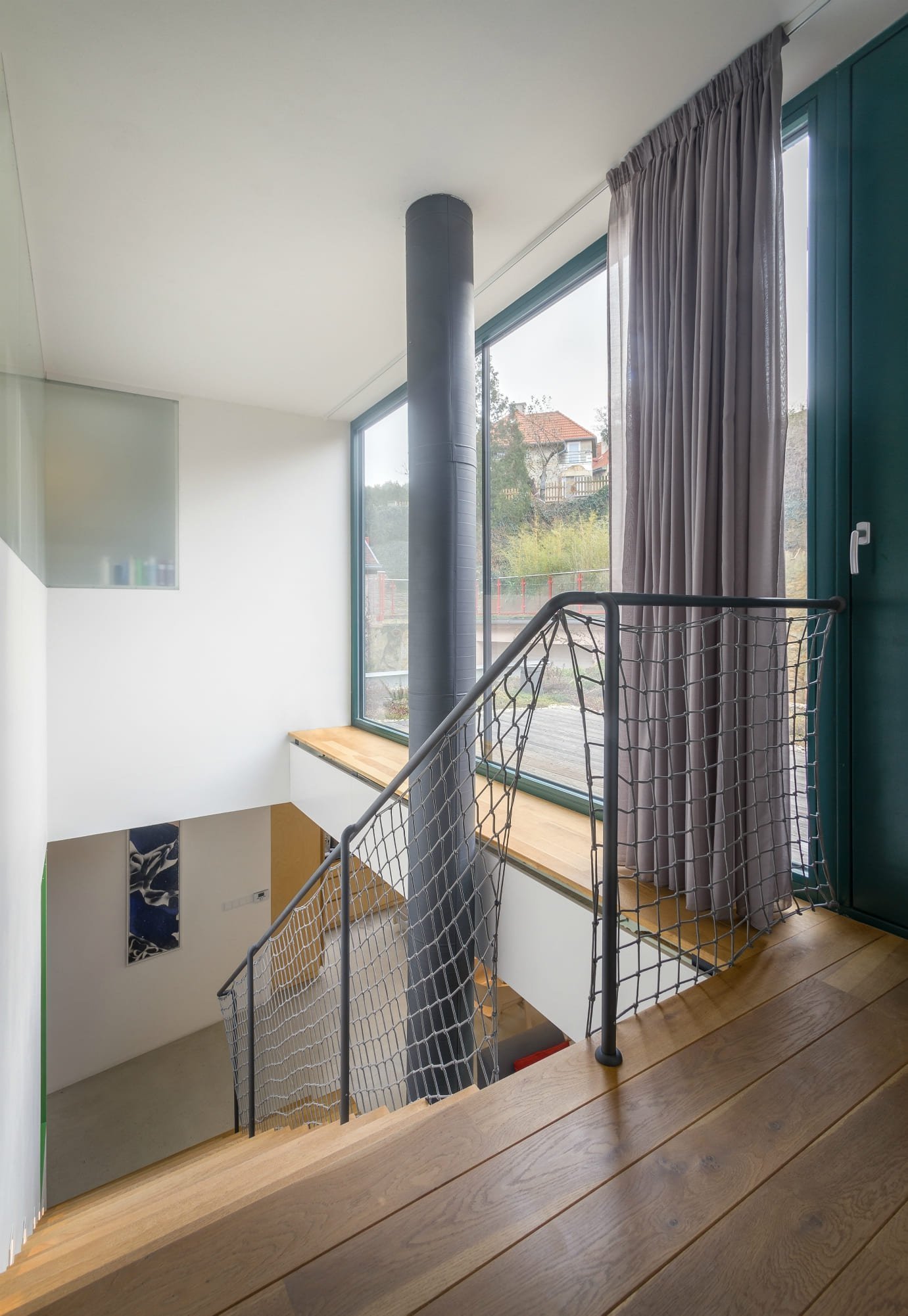 Rodinný dům v divoké zahradě se sklípkem ve skále