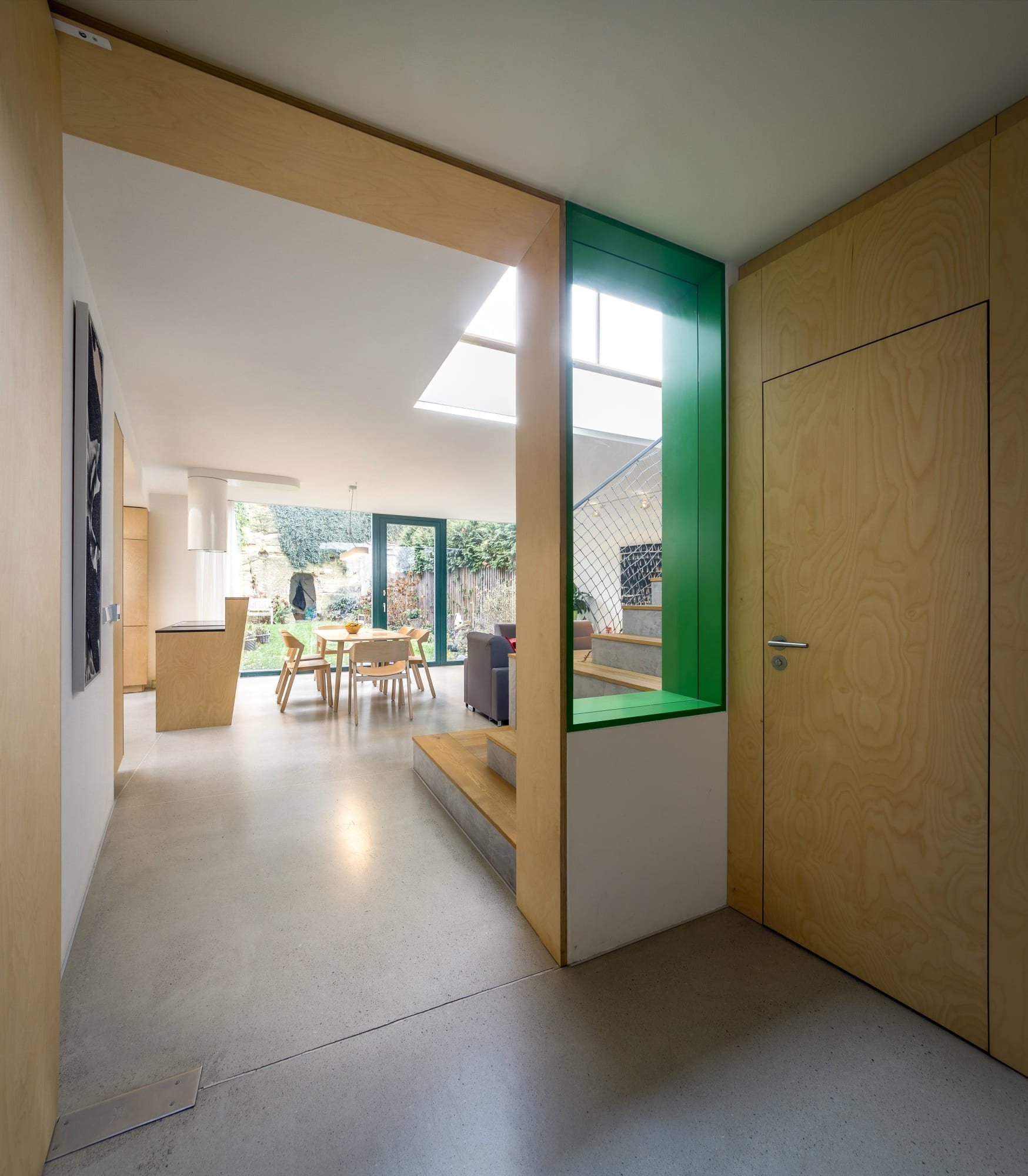 Rodinný dům v divoké zahradě se sklípkem ve skále