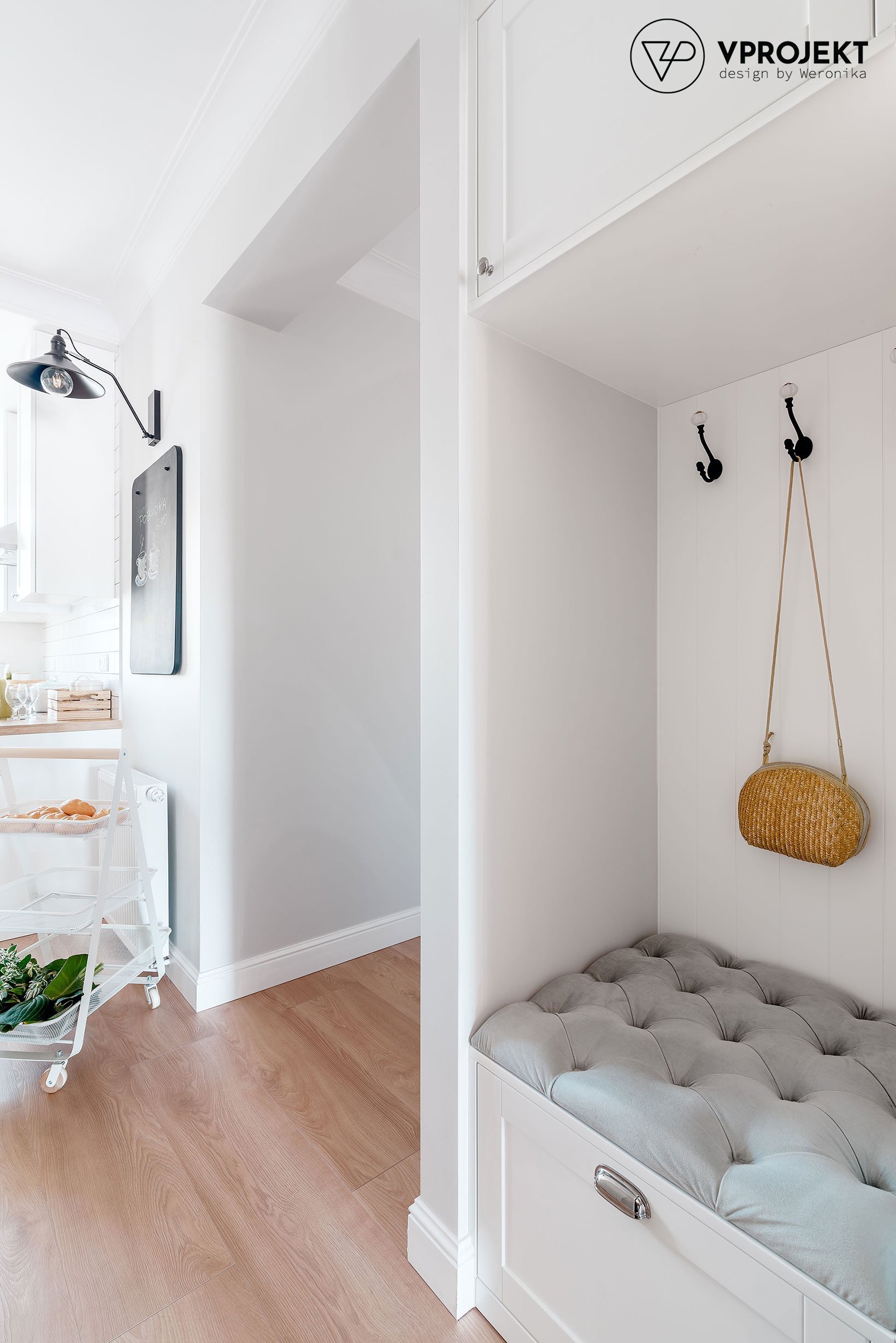 Rustikální interiér v bílé barvě