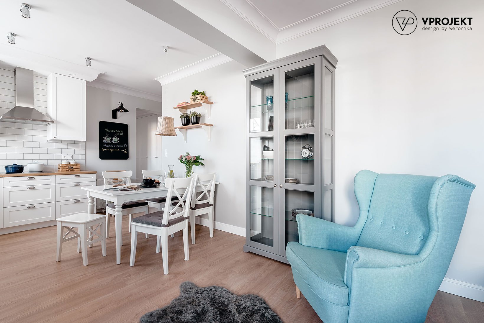 Rustikální interiér v bílé barvě