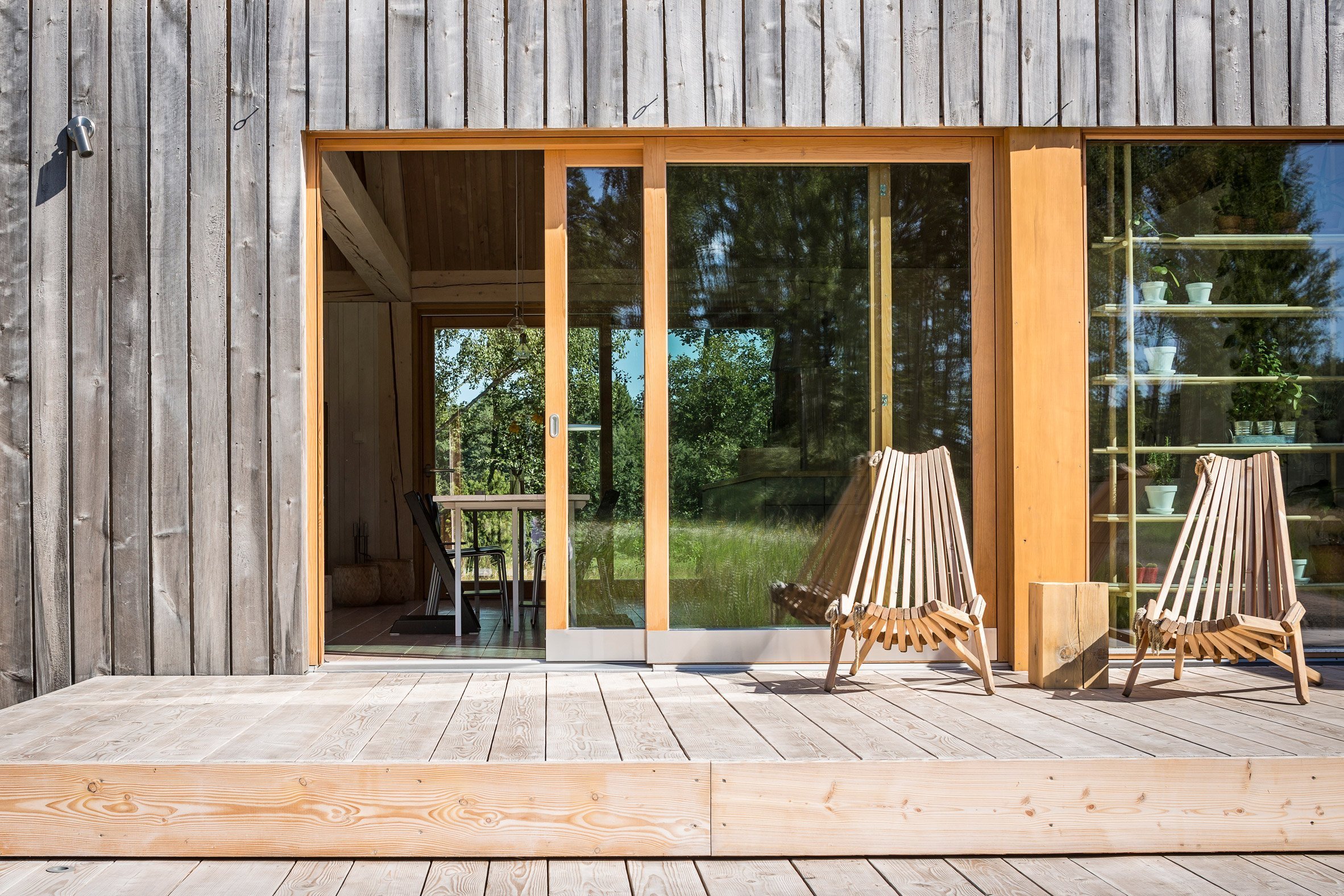 Skvěle řešená finská dřevostavba u jezera