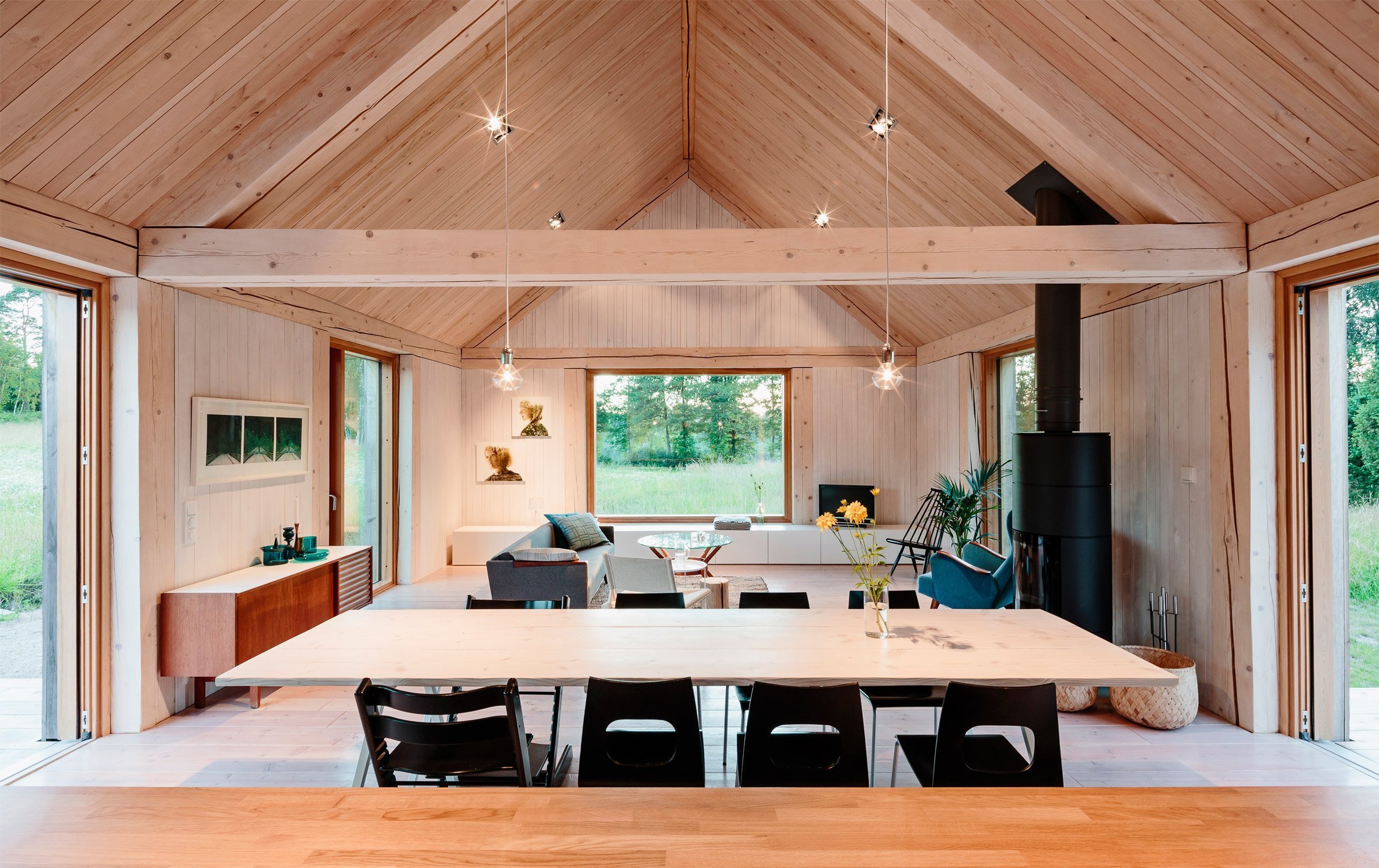 Skvěle řešená finská dřevostavba u jezera