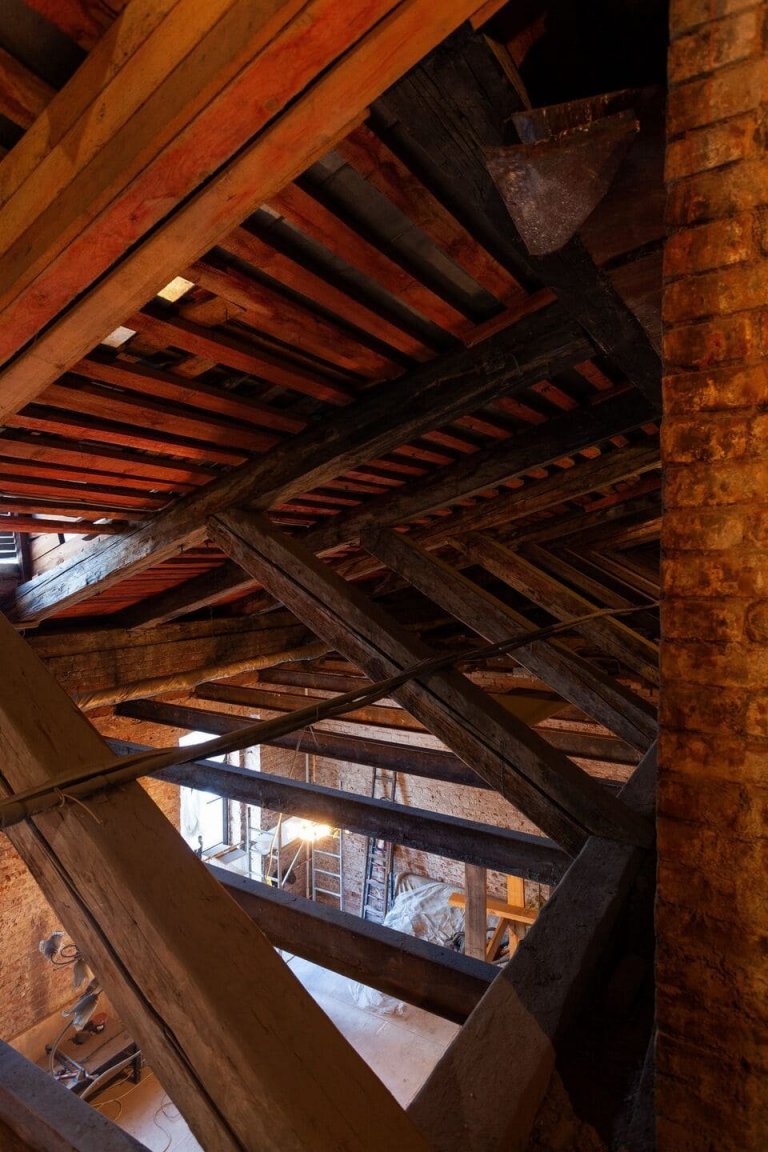 Stoleté dřevěné trámy určily charakter rekonstrukce
