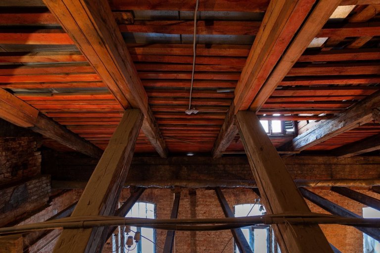 Stoleté dřevěné trámy určily charakter rekonstrukce