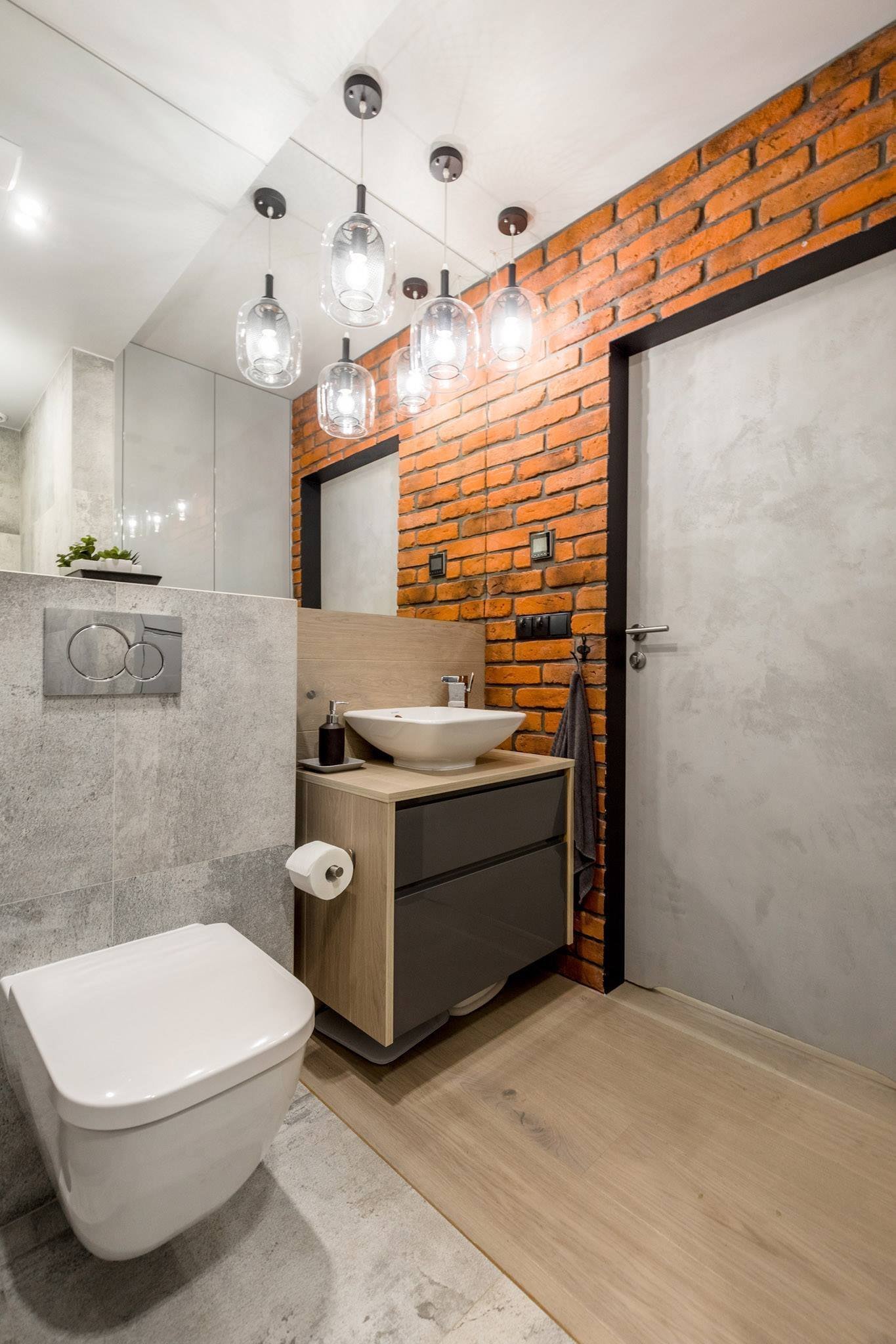 Stylový mezonet s cihlovou stěnou