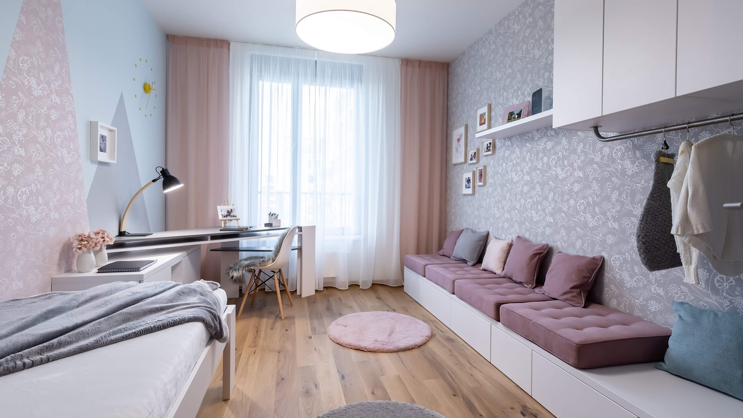 Tmavší barvy v interiéru? Inspirací je byt v Rezidenci Waltrovka