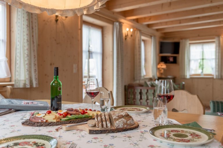 Tradiční alpská roubenka s moderní tváří