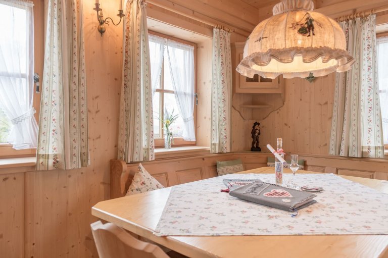 Tradiční alpská roubenka s moderní tváří