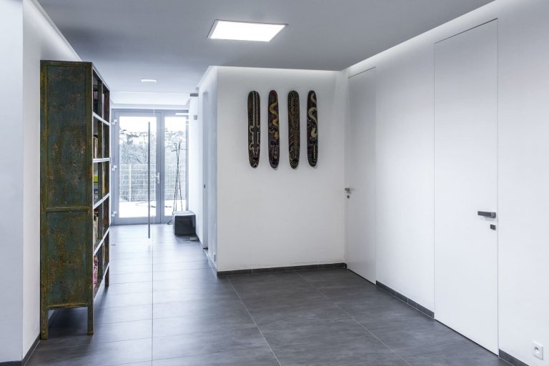 Trendem interiérových dveří jsou skryté zárubně