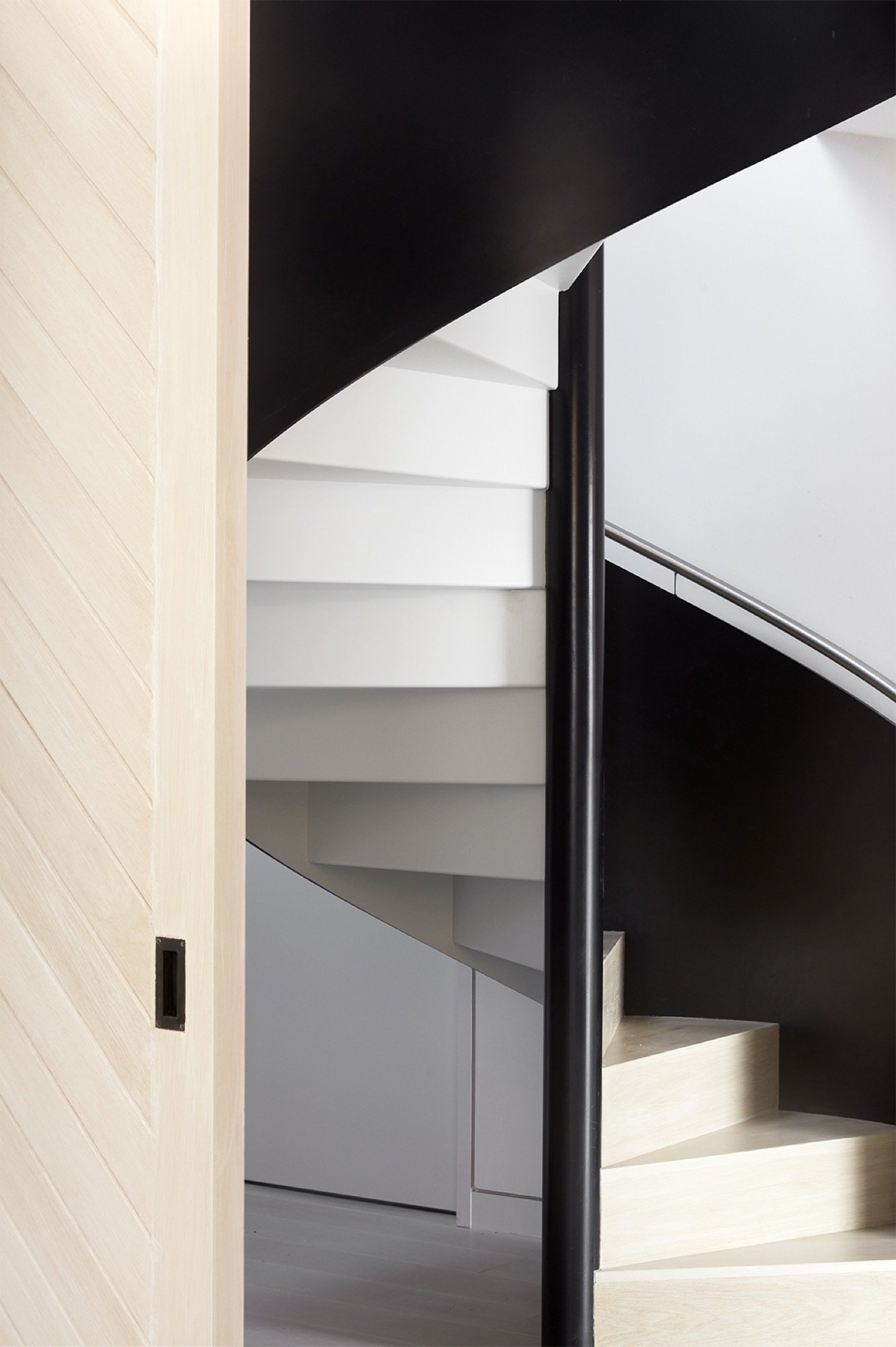 Uprostřed močálů postavili dům plující po vodě