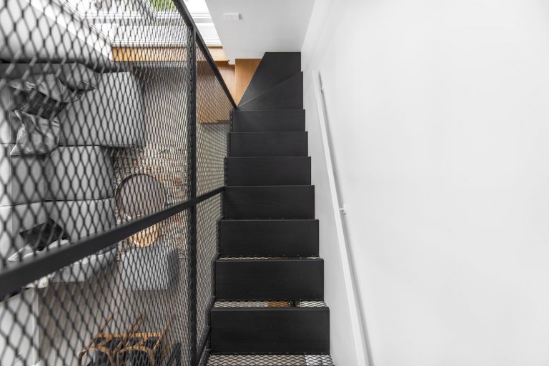 Schodiště působí lehce a vzdušně