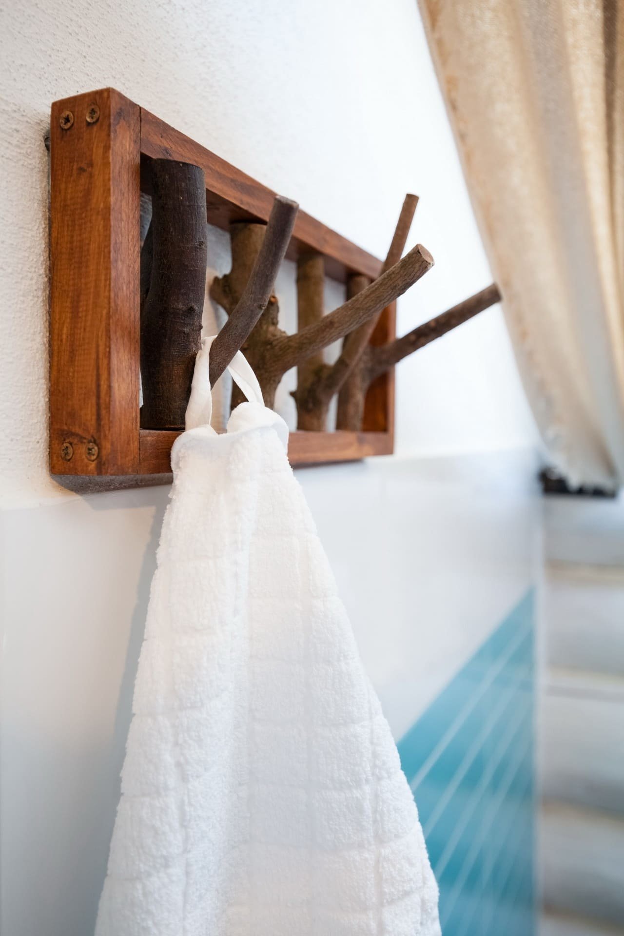 Útulný interiér srubu na Slovensku