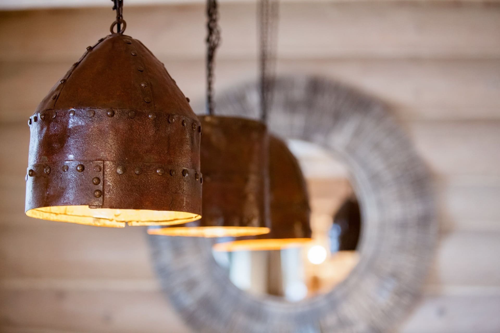 Útulný interiér srubu na Slovensku