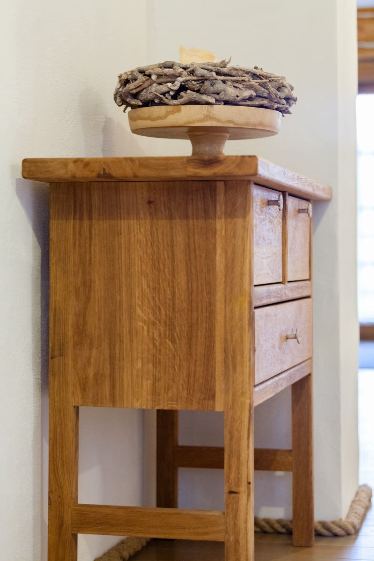 Útulný interiér srubu na Slovensku