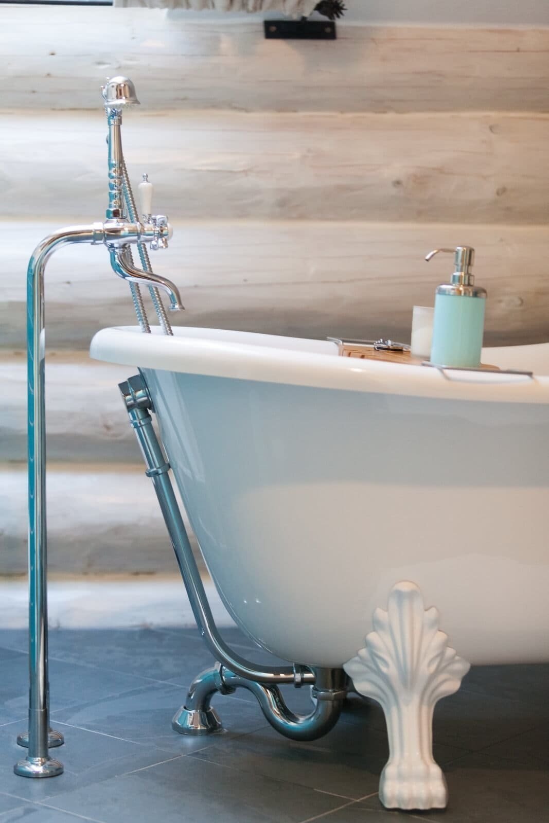 Útulný interiér srubu na Slovensku