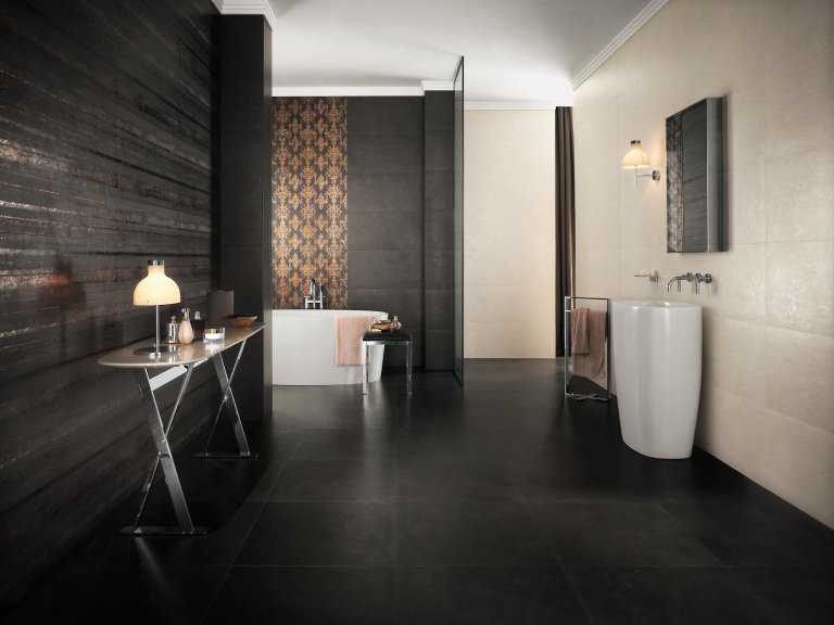 Velkoformátová dlažba na zdi pro větší přitažlivost interiéru