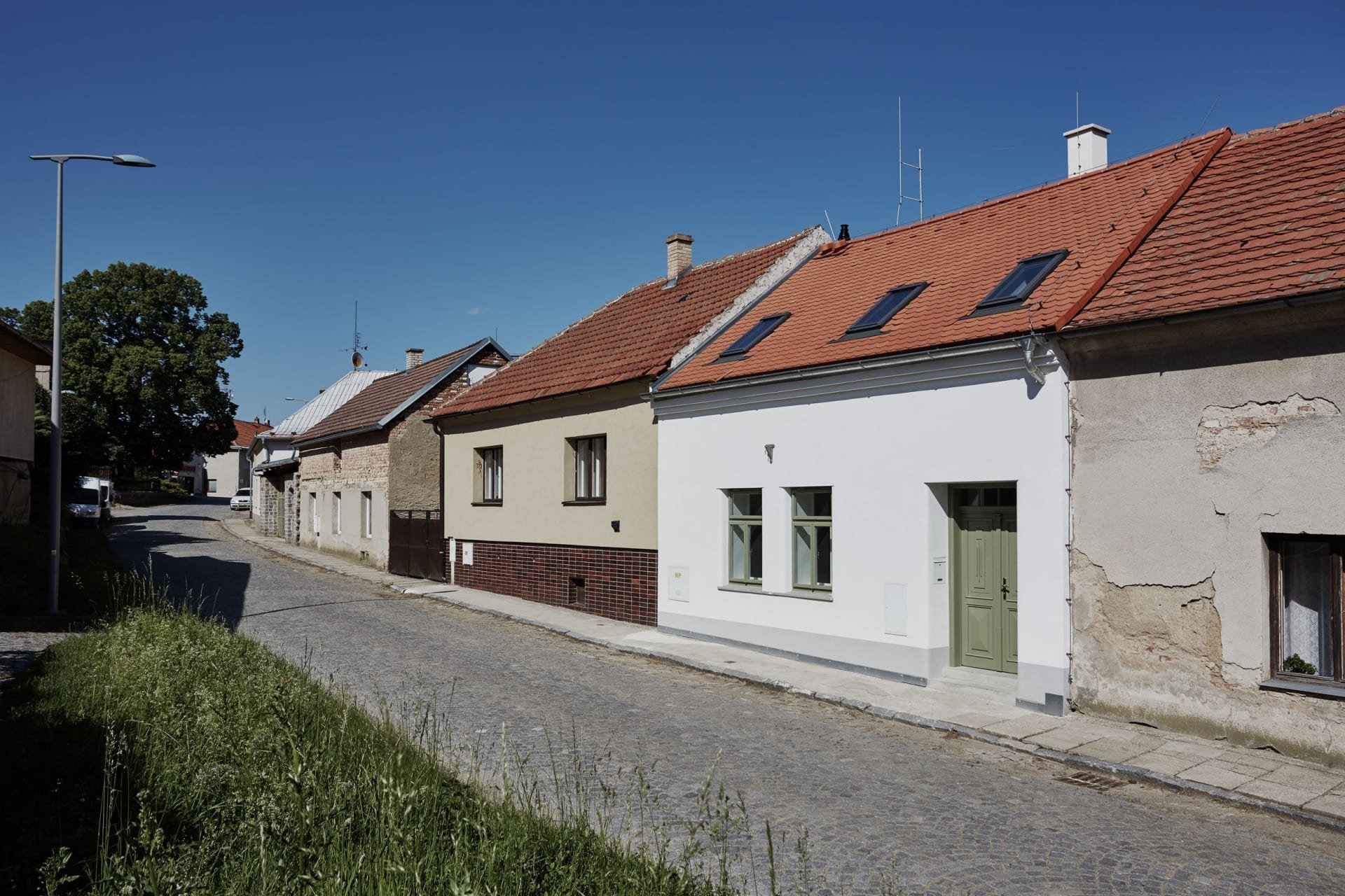 Velkorysá rekonstrukce řadového domku s nízkým rozpočtem