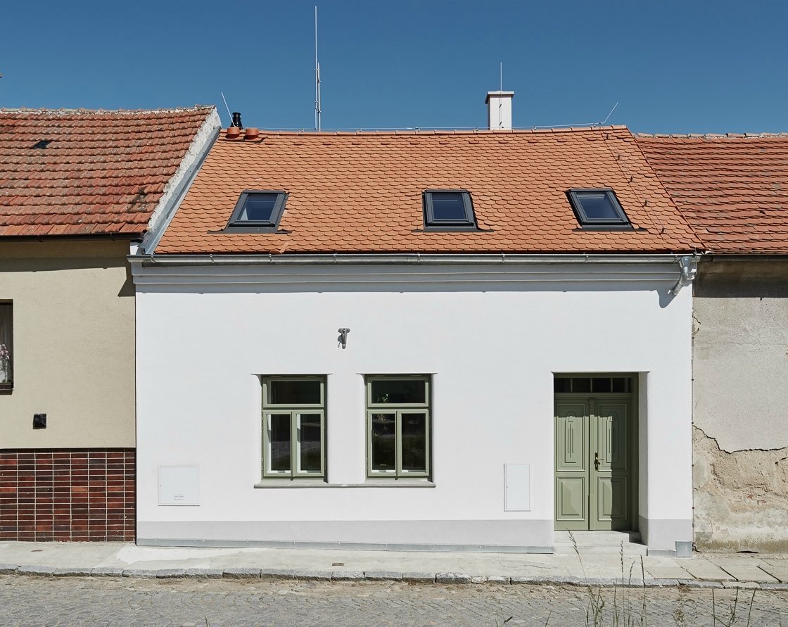 Velkorysá rekonstrukce řadového domku s nízkým rozpočtem