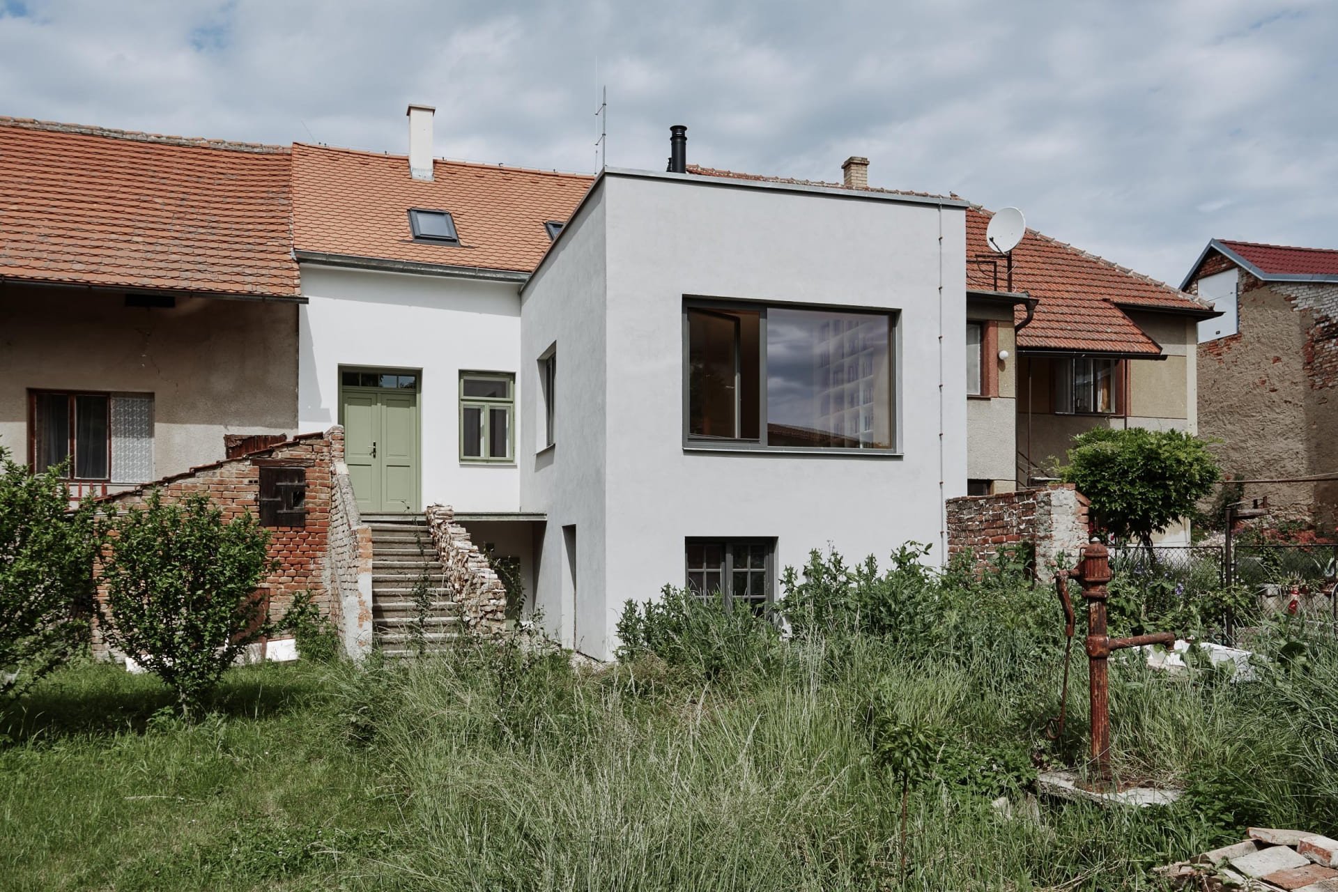 Velkorysá rekonstrukce řadového domku s nízkým rozpočtem