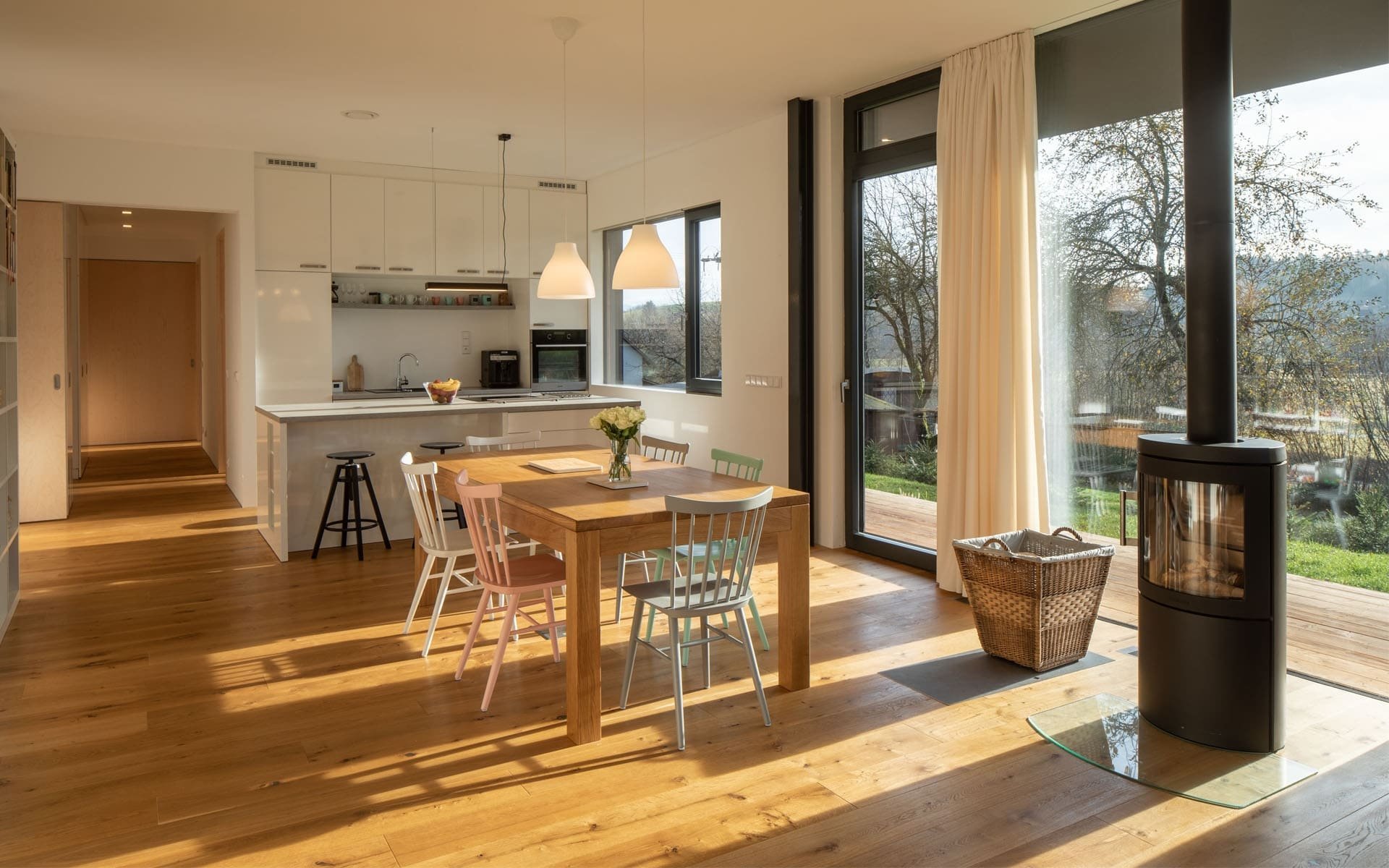 Velkoryse prosklený dům u Tiché Orlice