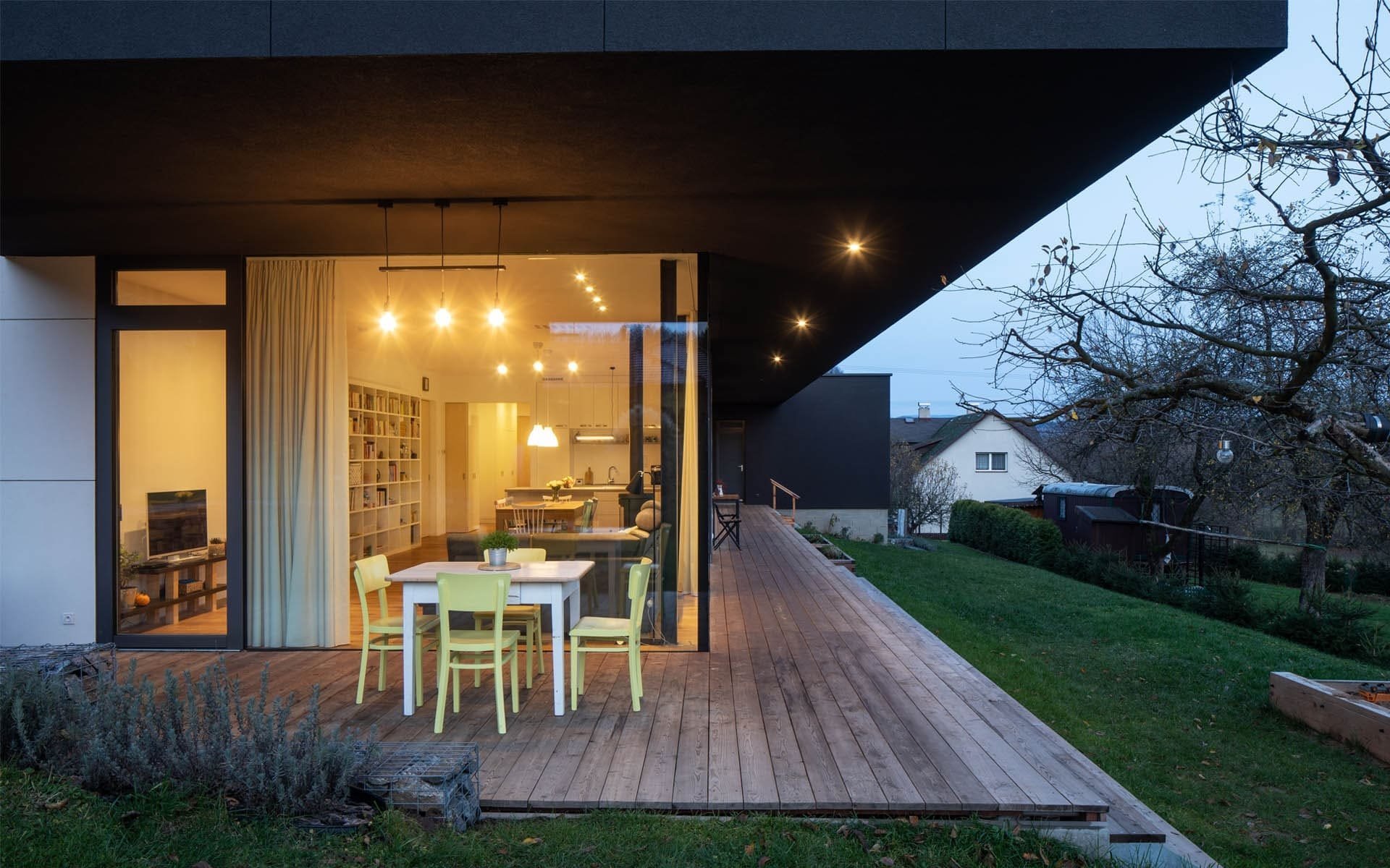 Velkoryse prosklený dům u Tiché Orlice