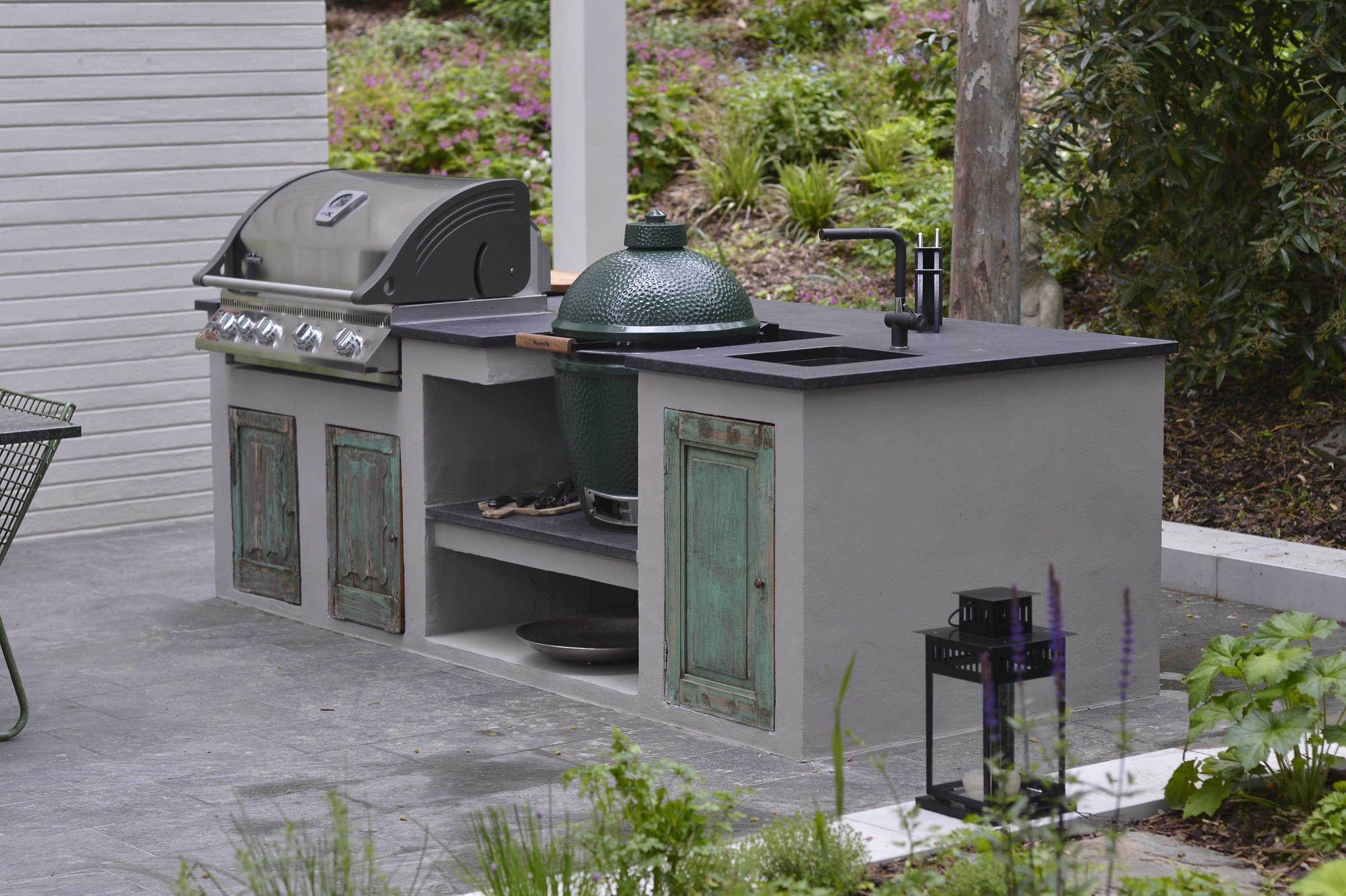 Venkovní kuchyň ve středomořském stylu