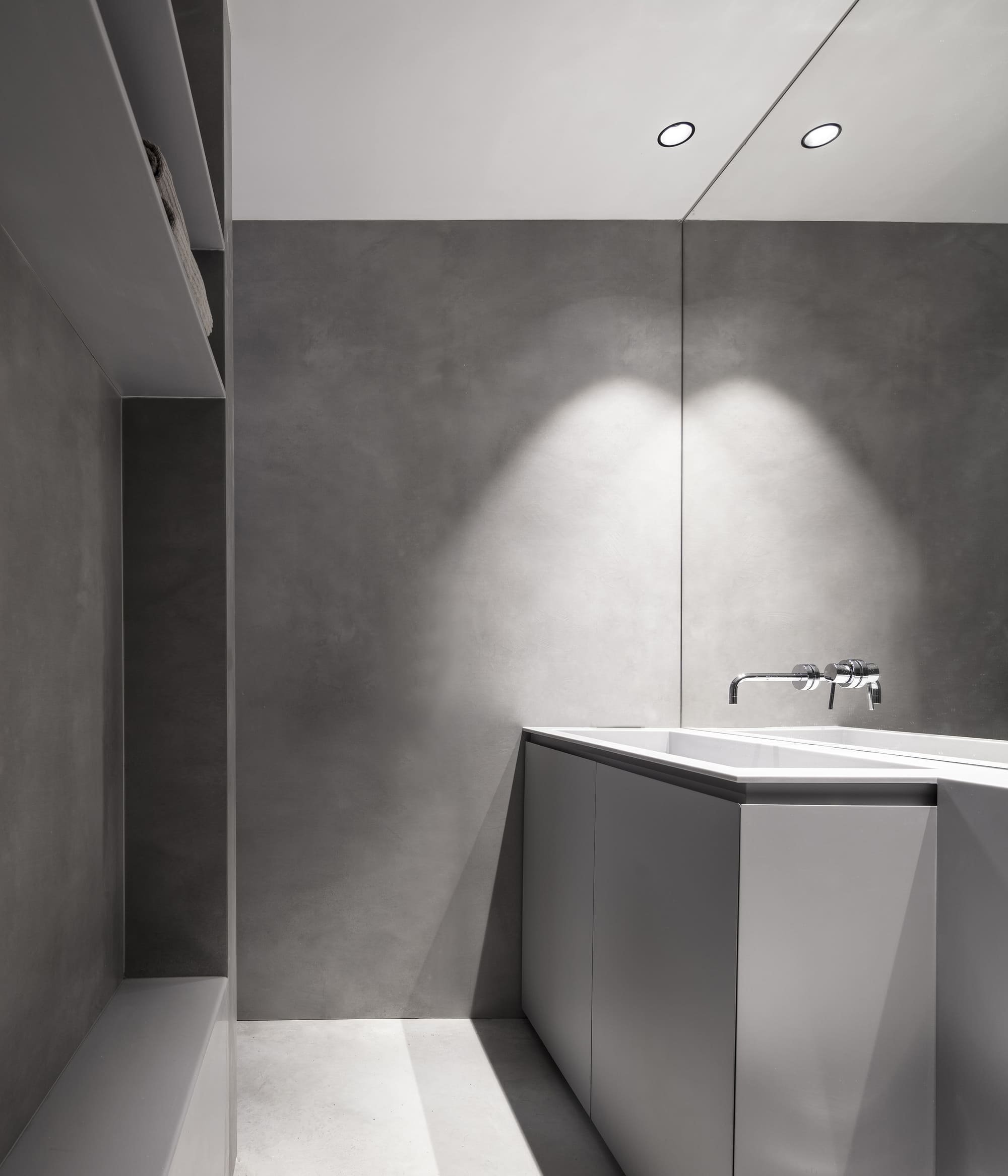 Vzdušné loftové bydlení s prvky z betonu