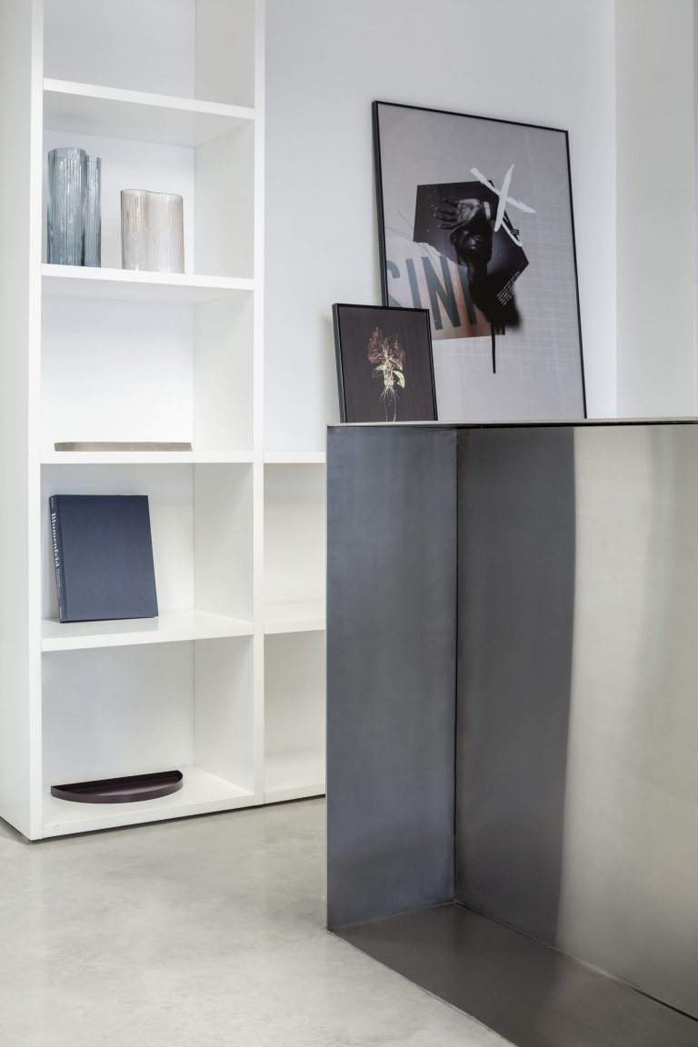 Vzdušné loftové bydlení s prvky z betonu