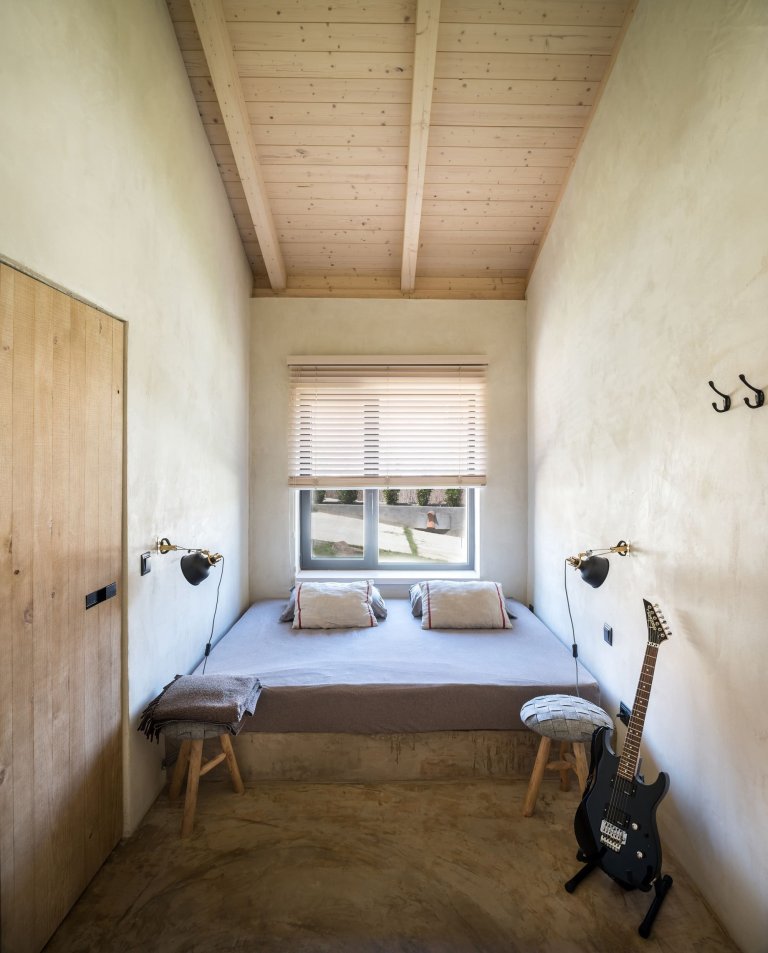 Z materiálu zbouraných domů vzniklo krásné bydlení