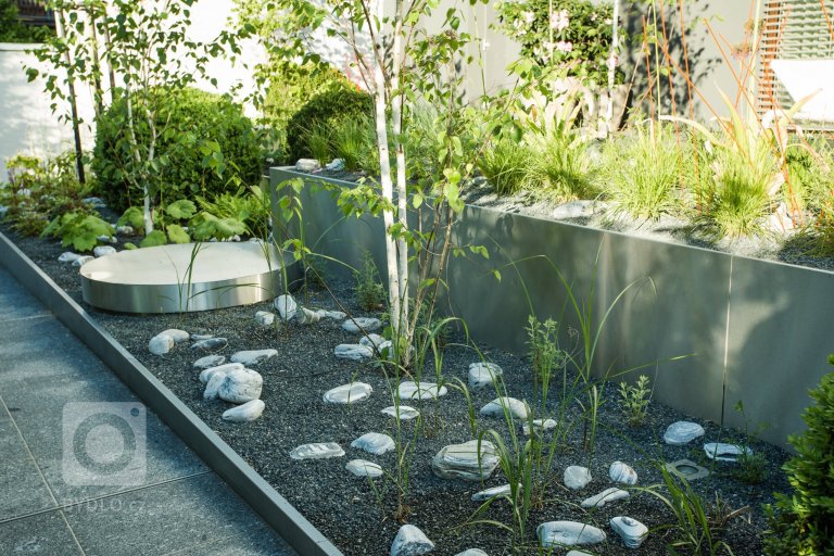 Zahrada plná barev po celý rok