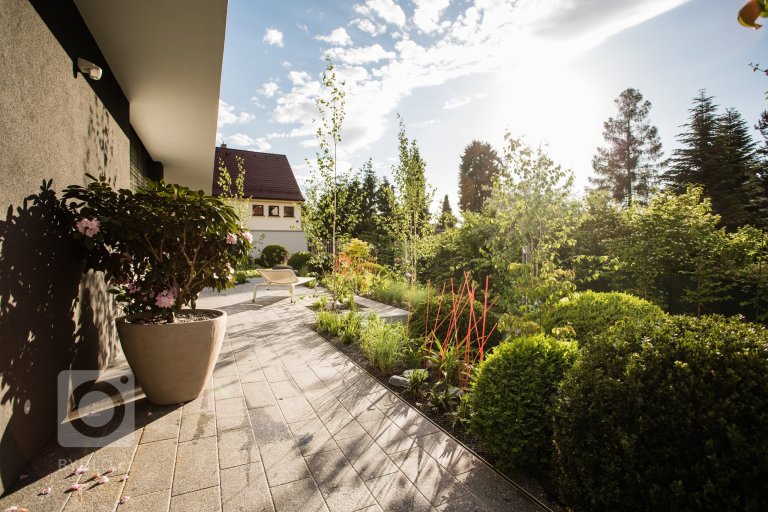 Zahrada plná barev po celý rok