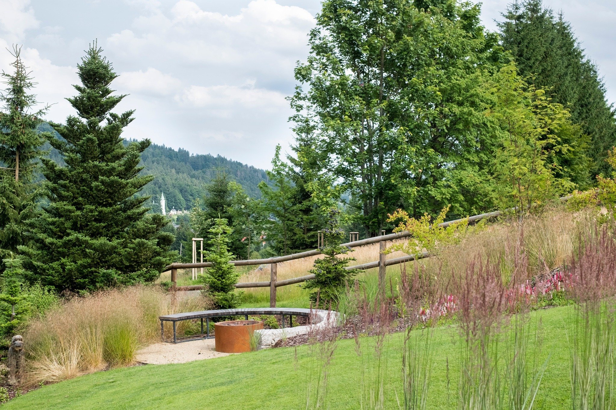 Zahrada zvolna přecházející do krajiny