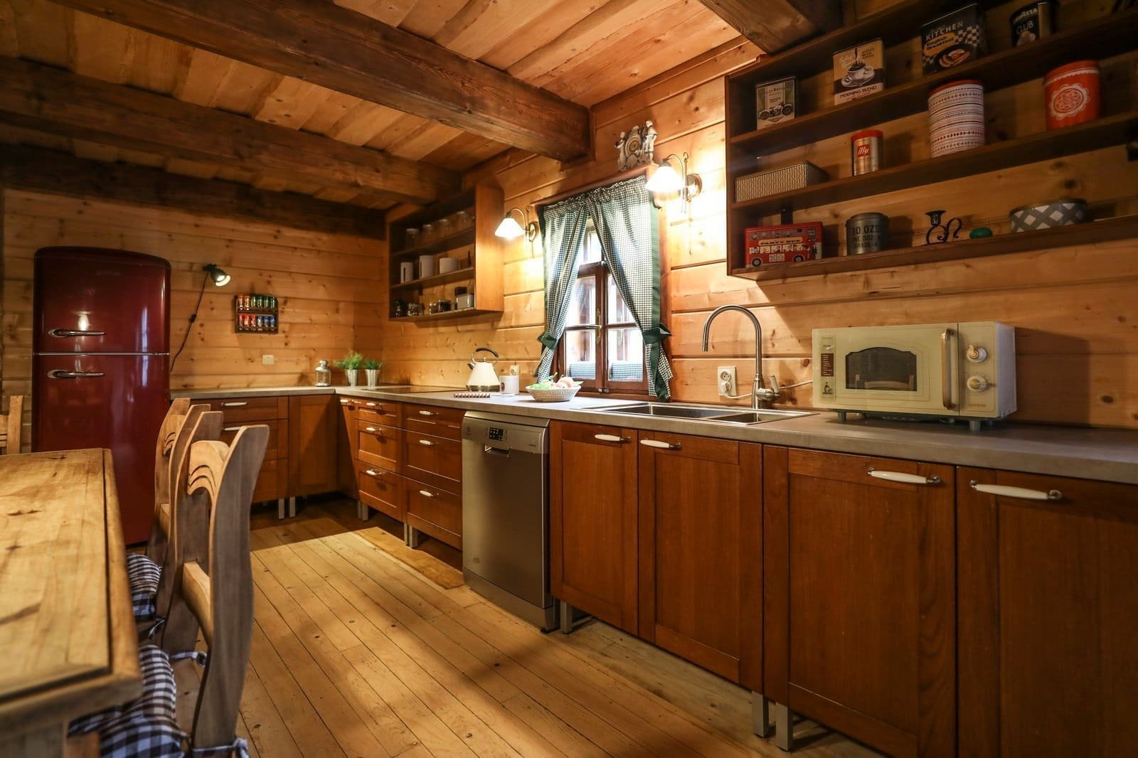 Chaloupka, která klame vzhledem, neuvěříte, že jde o novostavbu!