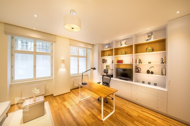 add picture to album