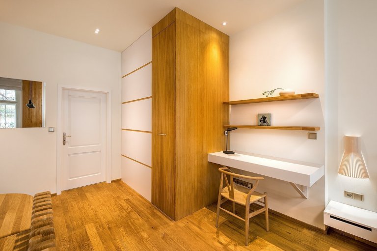 Kompletní návrh, realizace a celková rekonstrukce bytu na Vinohradech... v jednoduchém stylu s čistými liniemi, v neutrálních tónech a s užitím přírodních…