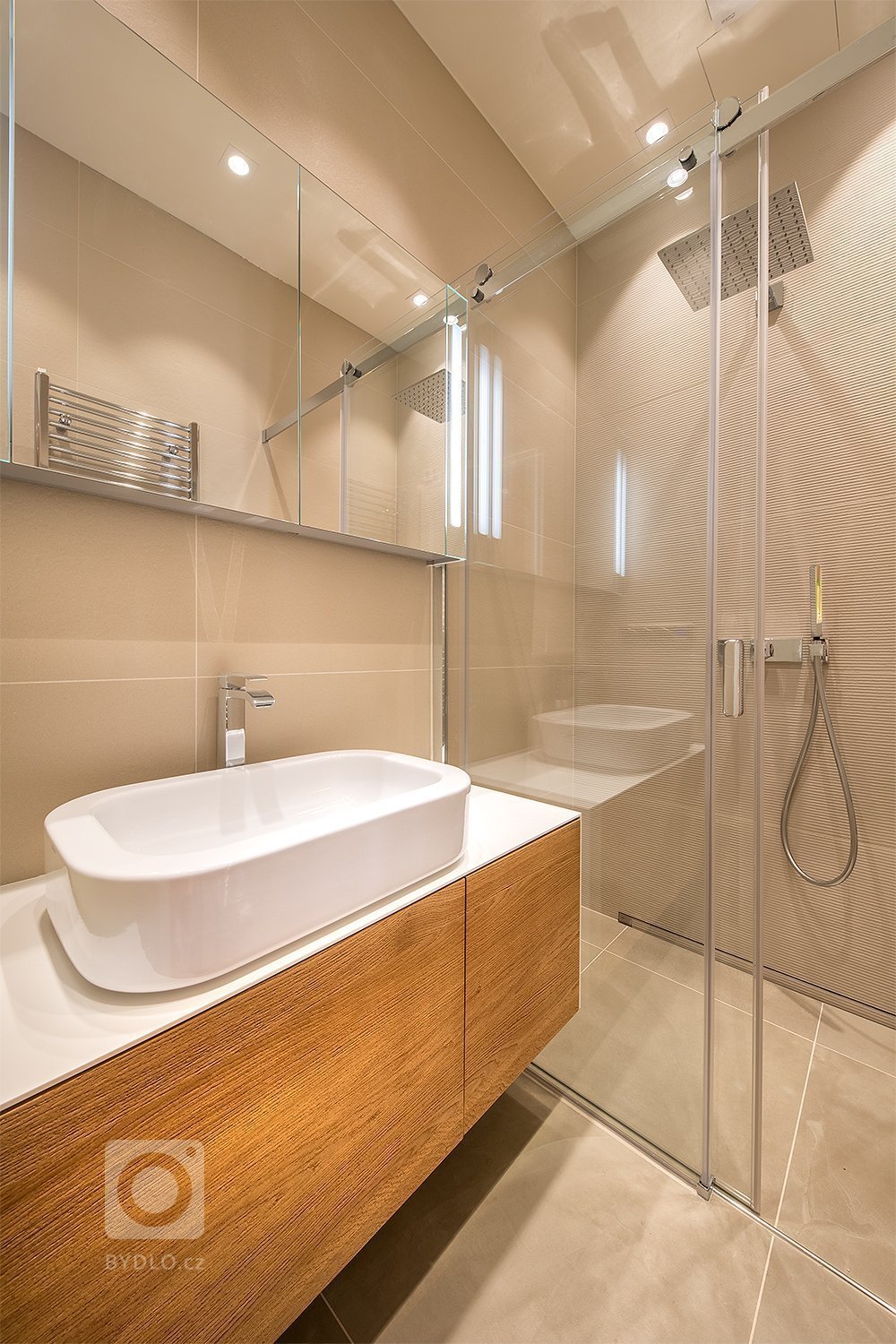 Kompletní návrh, realizace a celková rekonstrukce bytu na Vinohradech... v jednoduchém stylu s čistými liniemi, v neutrálních tónech a s užitím přírodních…