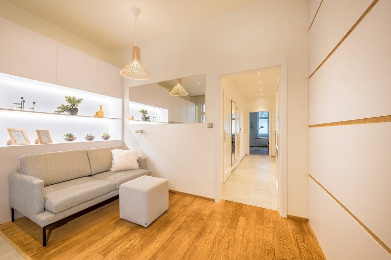 Kompletní návrh, realizace a celková rekonstrukce bytu na Vinohradech... v jednoduchém stylu s čistými liniemi, v neutrálních tónech a s užitím přírodních…