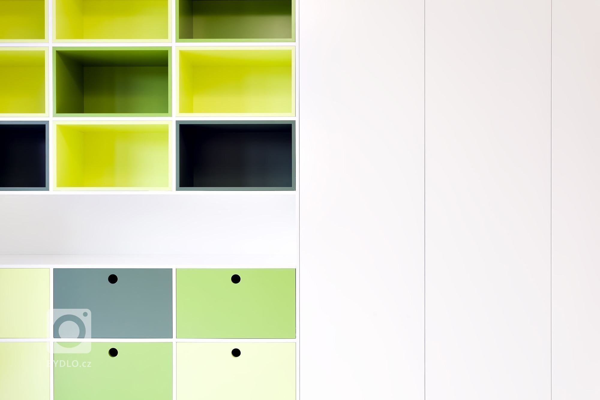 Projekt rodinného domu je koncipován tak, aby poskytl maximální soukromí jeho obyvatelům vůči svému okolí. Jednoduchost linií, čistota materiálů a střízlivá…