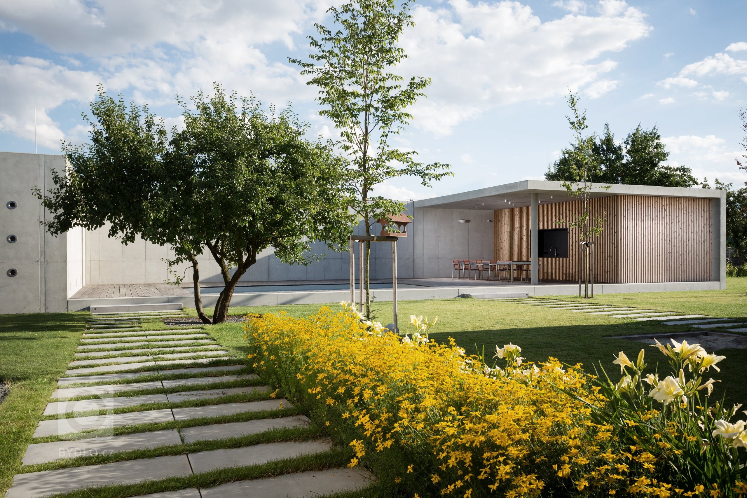 Zahradní pavilon byl realizován jako 2. etapa&nbsp;rodinného domu v&nbsp;Olomouci - Slavoníně. Pavilon je umístěn na jižní hranici pozemku a zakončuje pohled z…