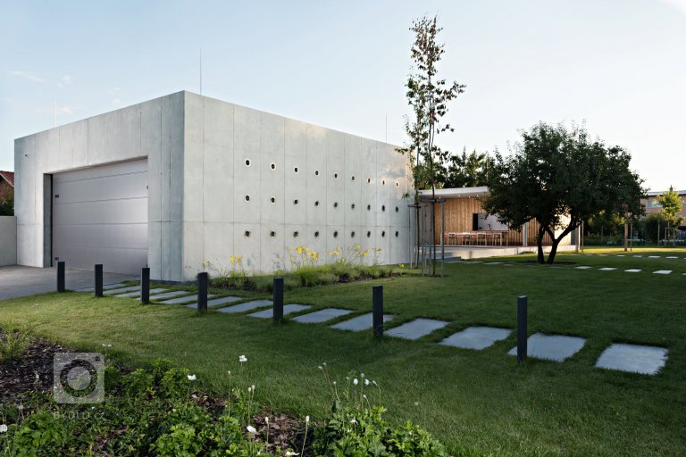 add picture to album