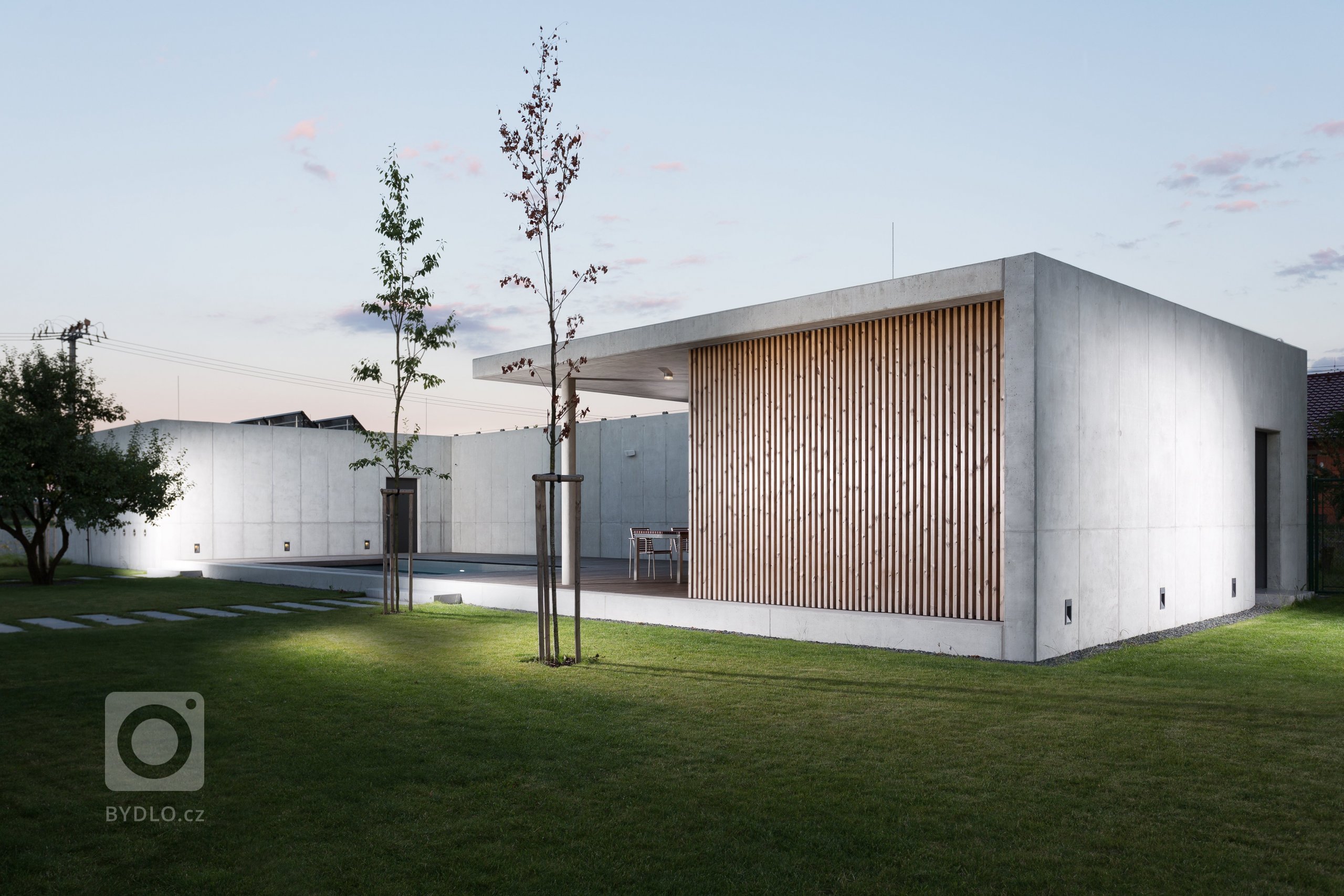 Zahradní pavilon byl realizován jako 2. etapa&nbsp;rodinného domu v&nbsp;Olomouci - Slavoníně. Pavilon je umístěn na jižní hranici pozemku a zakončuje pohled z…