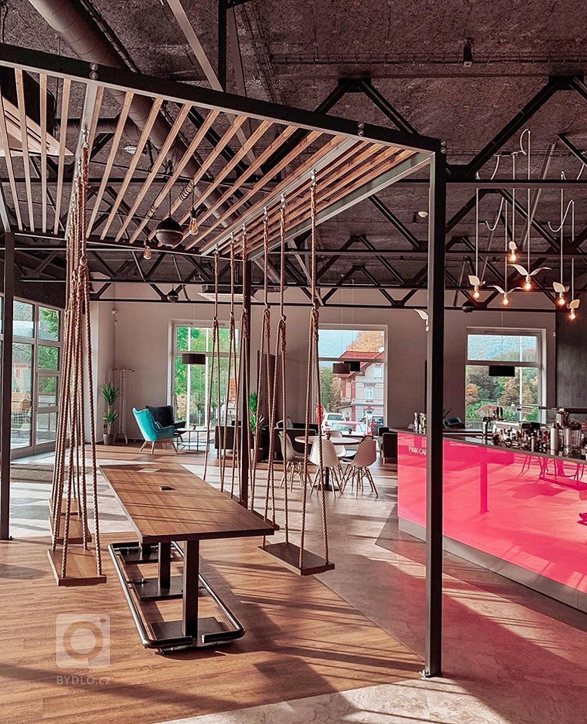 Projekt kavárny Pink Café je zrealizován podle designové studie, na které jsem se podílel společně s&nbsp;architektonickou kanceláří Siadesign. Kavárna je v…