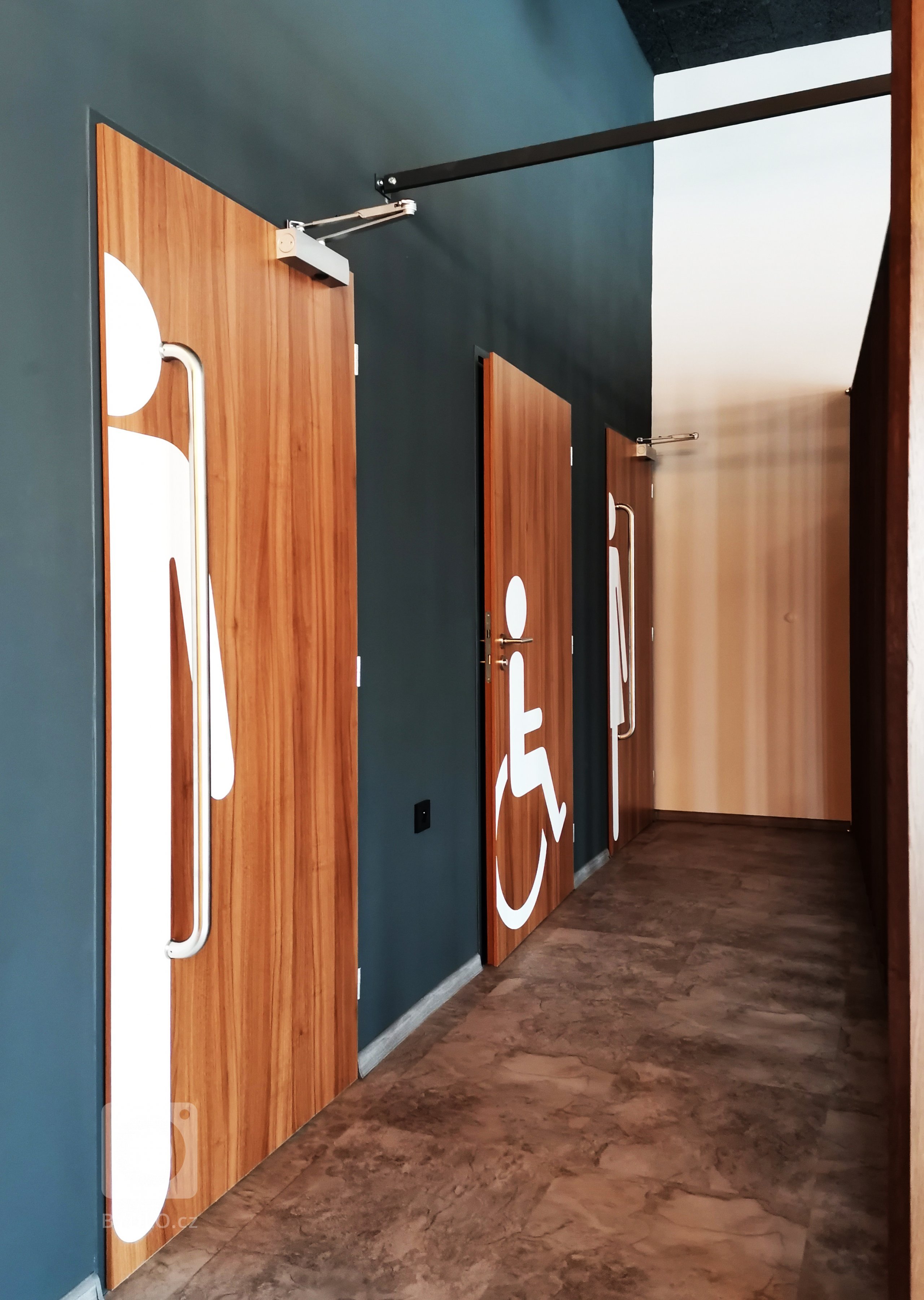 Projekt kavárny Pink Café je zrealizován podle designové studie, na které jsem se podílel společně s&nbsp;architektonickou kanceláří Siadesign. Kavárna je v…